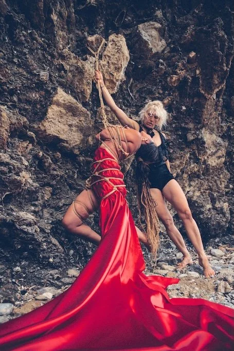 Women rocks Artistic production rope art red dress