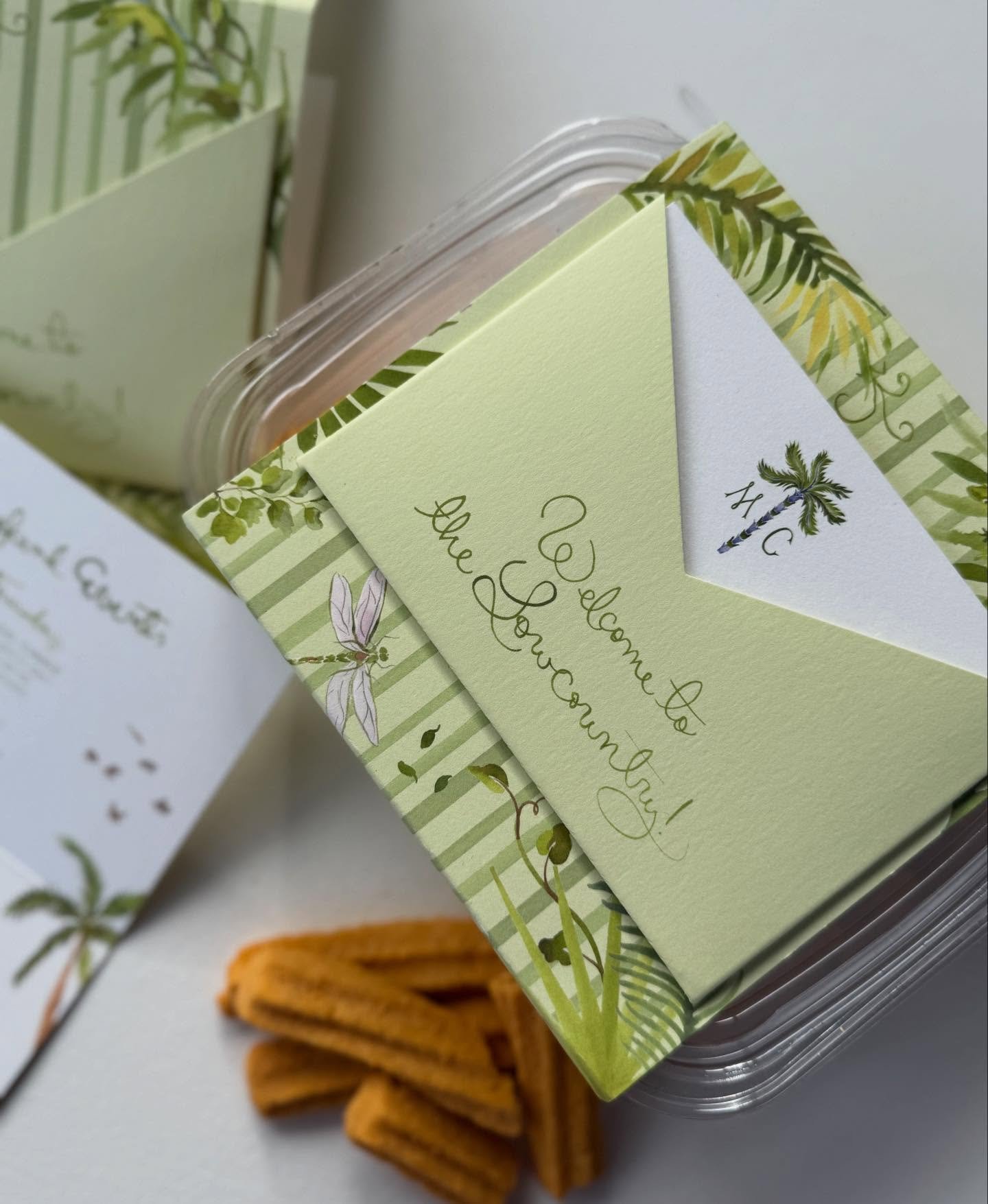 A very lowcountry welcome! If you haven&rsquo;t had a cheese straw, have you even been to the south? M+C greeted their guests with a custom weekend itinerary wrapped around these delicious local treats 🌴