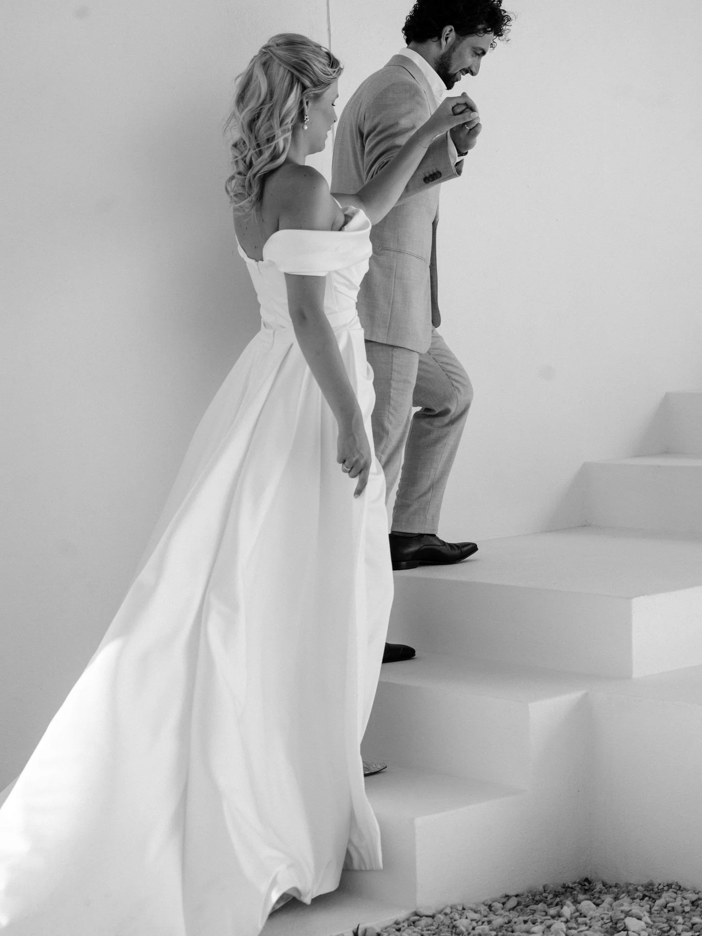 Tien tips voor een onbezorgde wedding day

	1.	Plan ruimte in je dag. 
Omdat rust niet ontstaat uit controle, maar uit tijd die niet vol hoeft. Meer tijd om te genieten. 

	2.	Begin de dag in stilte
Drukte om je heen leidt je af van wat je eigenlijk 