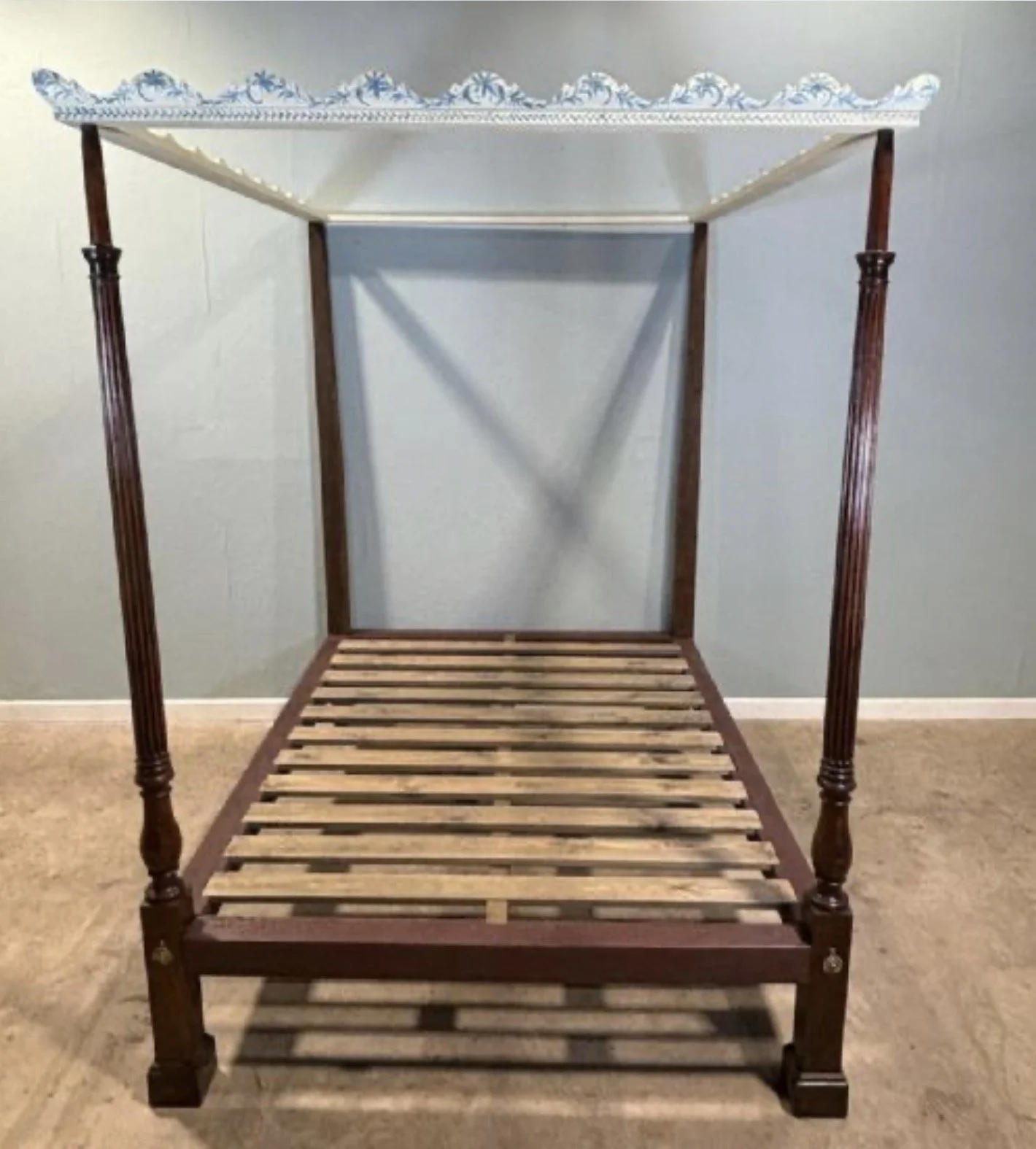 An 18th century Chippendale period 4 poster bed in mahogany. Having reeded posts with moulded block feet and brass bolt covers. The shaped cornice beautifully hand painted with foliate. Circa 1750. To take a mattress size of 60 inches wide x 75" deep