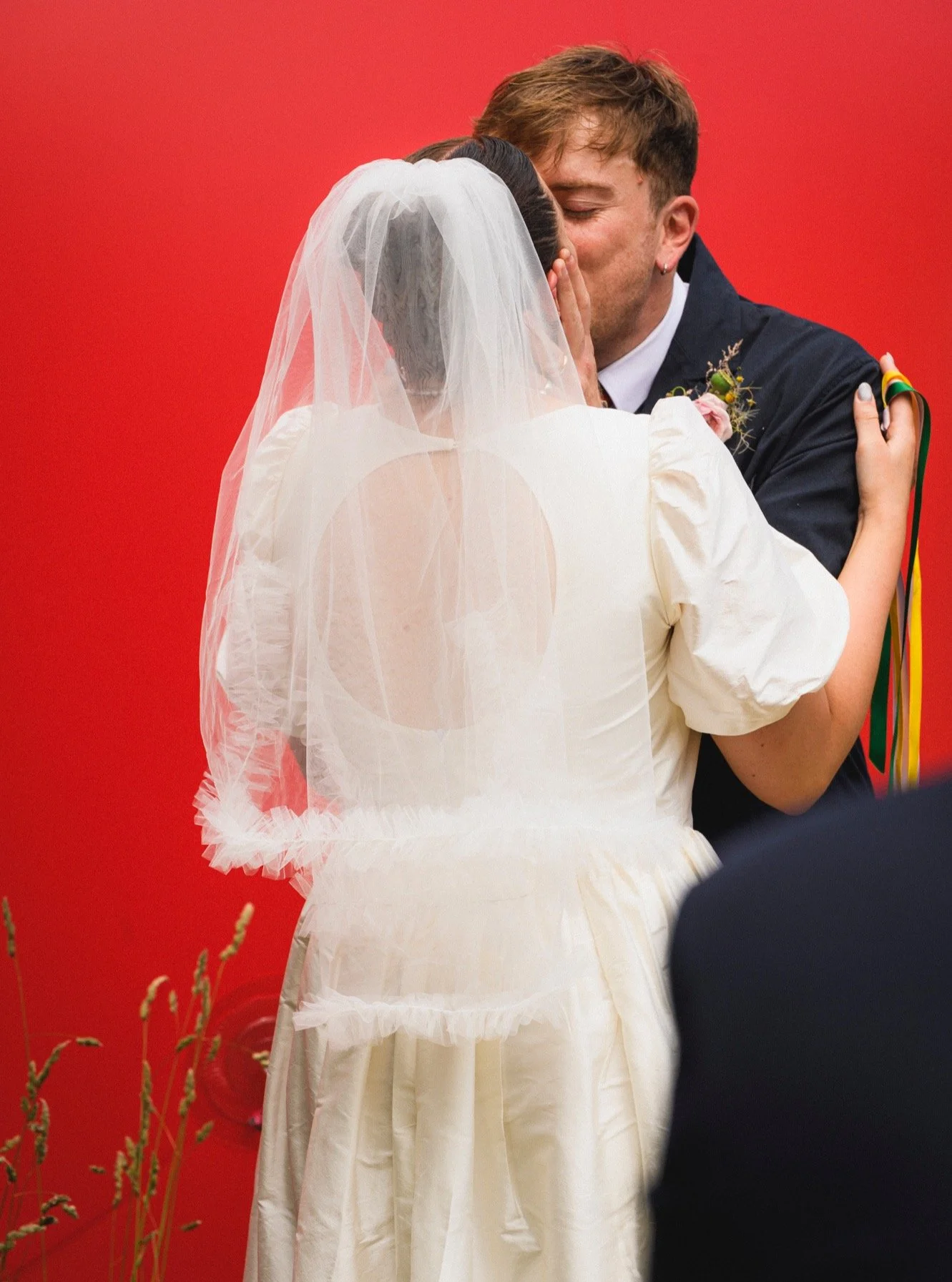 RED

Or blue, pink, yellow&hellip; One thing that differentiates every wedding is colours. Whether bold or subdued, inherent to the venue or part of the dressing, the colours of your wedding will inform the way I photograph and edit, always in my uni