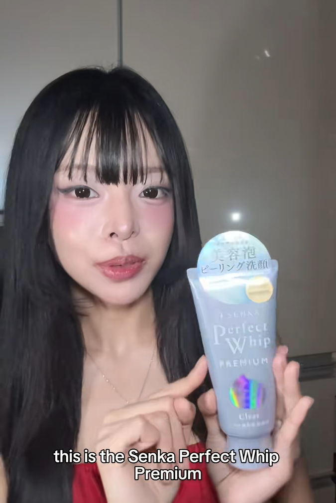 Mei using Senka Perfect Whip