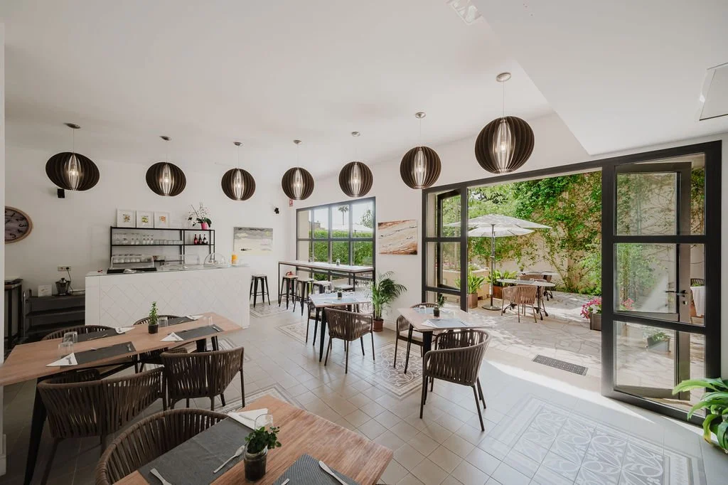 Breakfast area inside