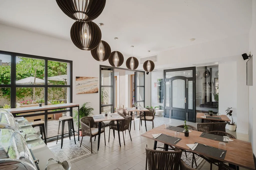 Breakfast area inside