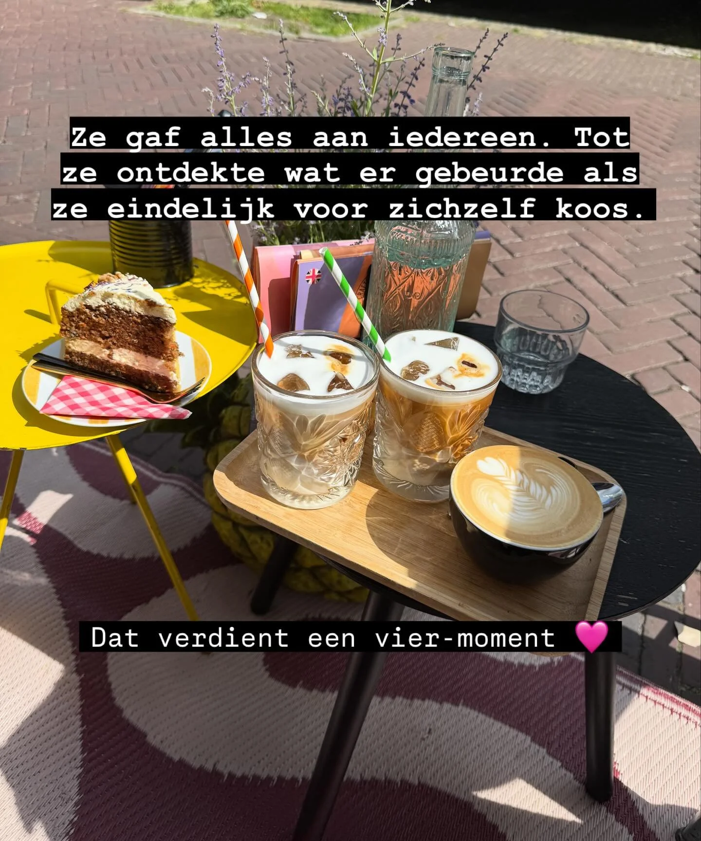 Ze gaf alles aan iedereen. Tot ze ontdekte wat er gebeurde als ze eindelijk voor zichzelf koos.

🩷

Ze kwam niet voor het eerst bij mij.
We liepen dit pad al langer samen, sessie na sessie.
Elke keer liet ze iets meer van zichzelf zien.
Hier hoefde 