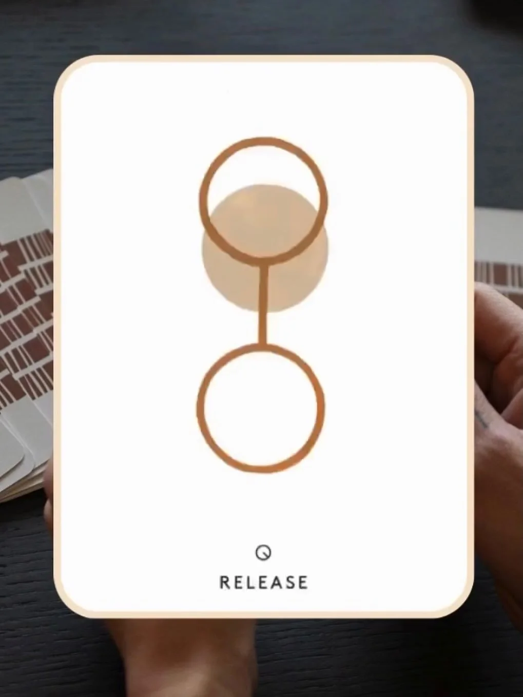 ❤️ Hey jij! 
Kerst weer achter de rug.
De dagen erna 
hebben iets dubbelzinnigs.
Alsof het huis nog vol hangt van licht, 
maar jij alweer vooruit moet.
Opruimen, regelen, plannen.

En ergens daaronder: 
het nieuwe jaar dat al aan de deur staat.
Deze 