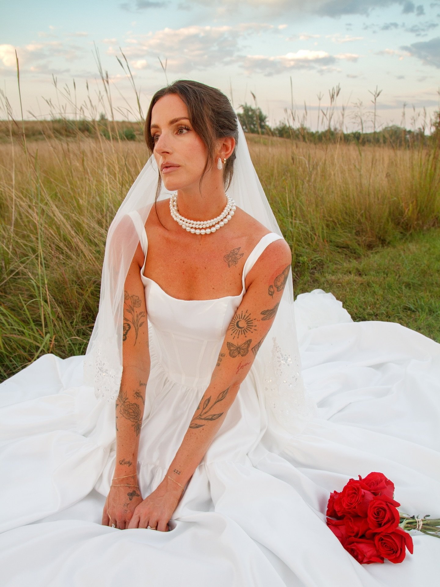 POV: these are what your bridal portraits look like when I&rsquo;m behind the camera at your big, special, most-amazing day💌💋✨

#weddingphotographer #southdakotaphotographer #engagmentphotography #midwestphotographer #photographer