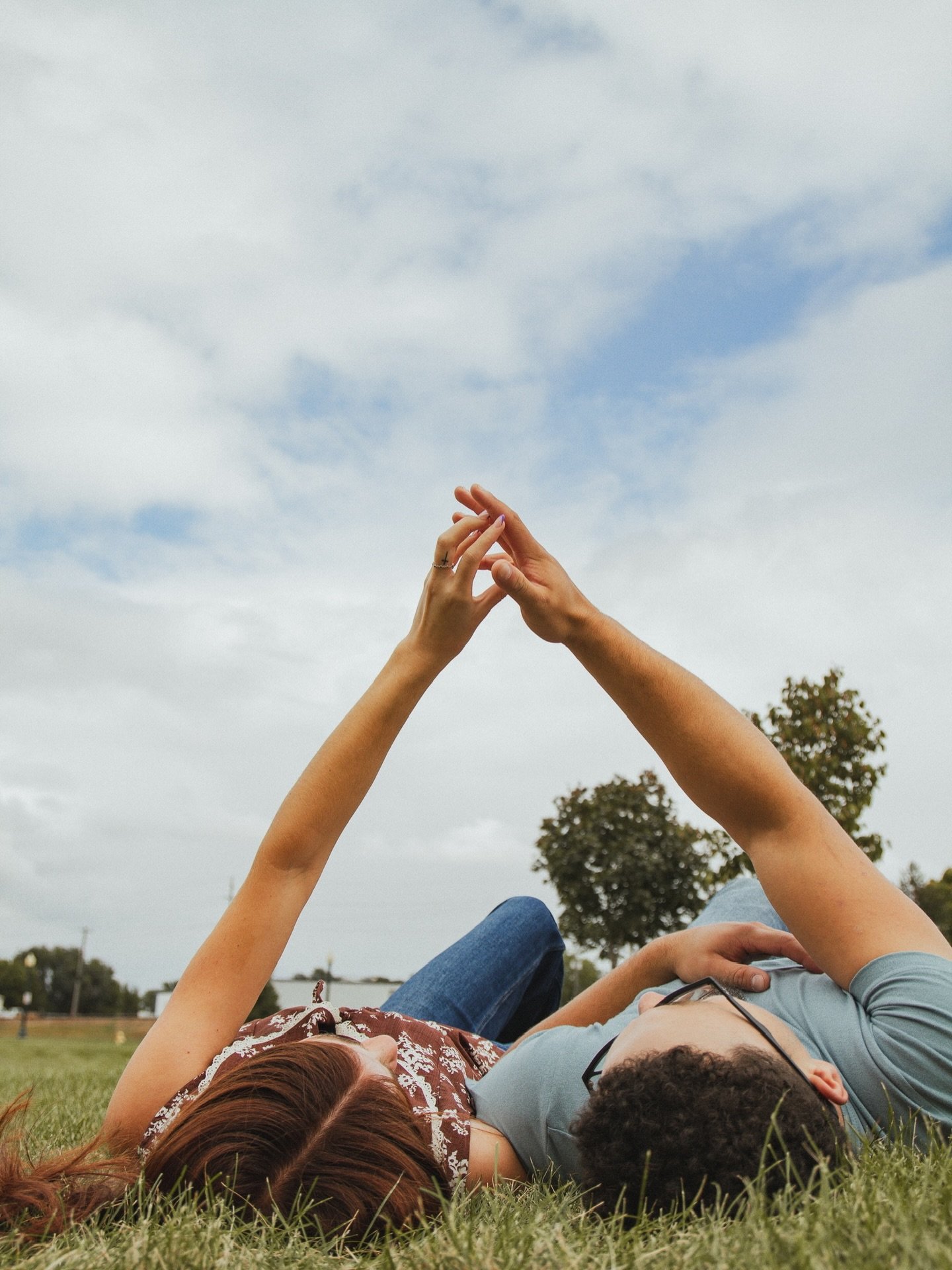 A like like theirs✨💌

#southdakotaphotographer #midwestphotographer #couplesphotoshoot #photographer #couplesphotoshoot