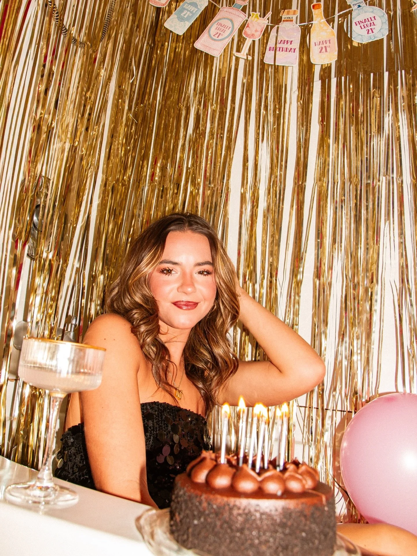 Birthday behavior🎂🪩✨🖤

The perfect present to yourself&hellip;. A photoshoot!! 
On a budget? No need for a studio when you have a bathtub &amp; some decor🎈

#southdakotaphotographer #birthdayphotoshoot #21stbirthdayinspo #midwestphotographer #pho