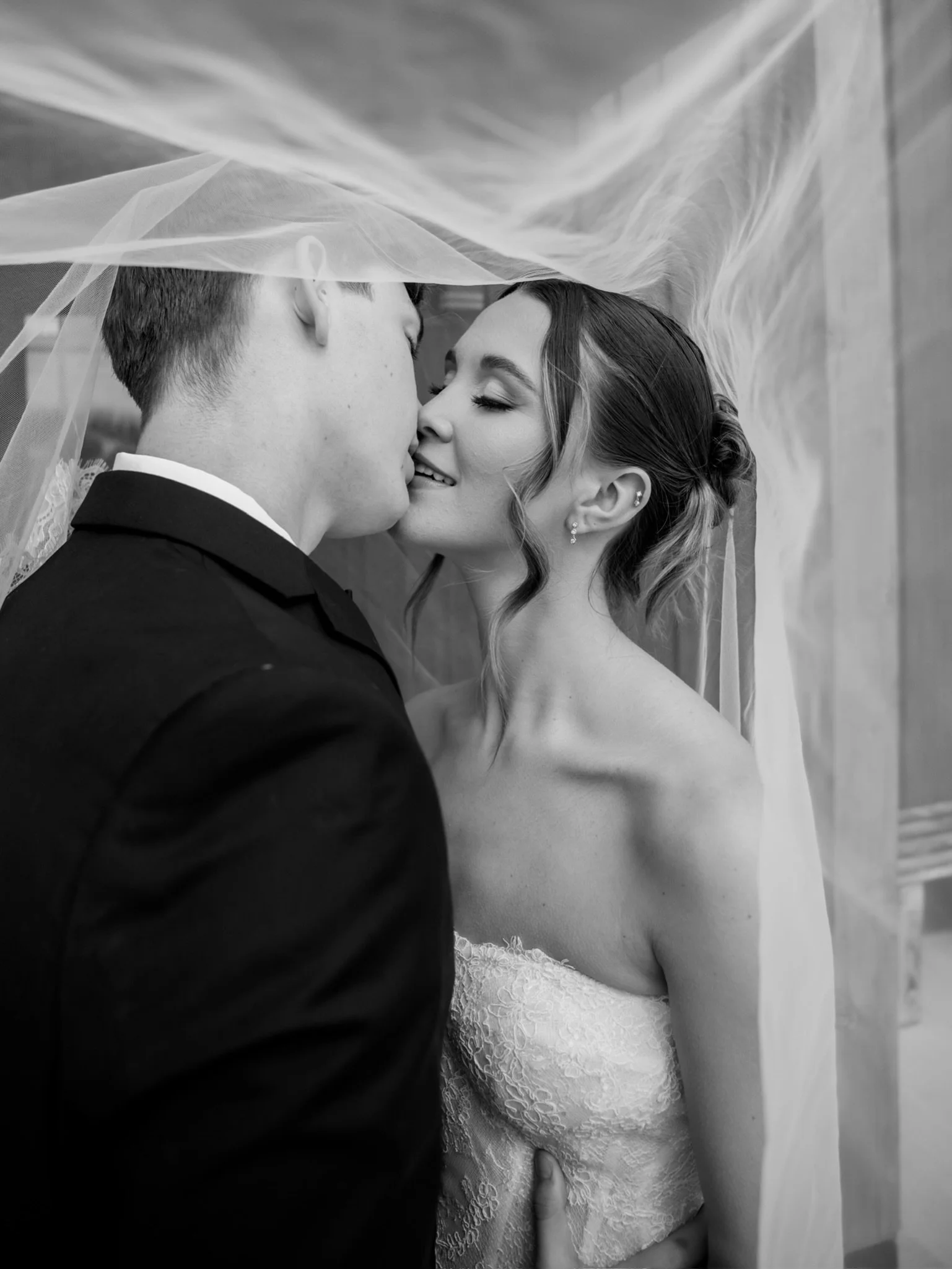 That first kiss feel☁️🕊️💕

#southdakotaphotographer #midwestweddingphotographer #brialportraits #weddingphotography #brookingssdphotographer 

Key words: midwest wedding photography
luxury wedding inspiration. romantic bridal portraits. timeless we