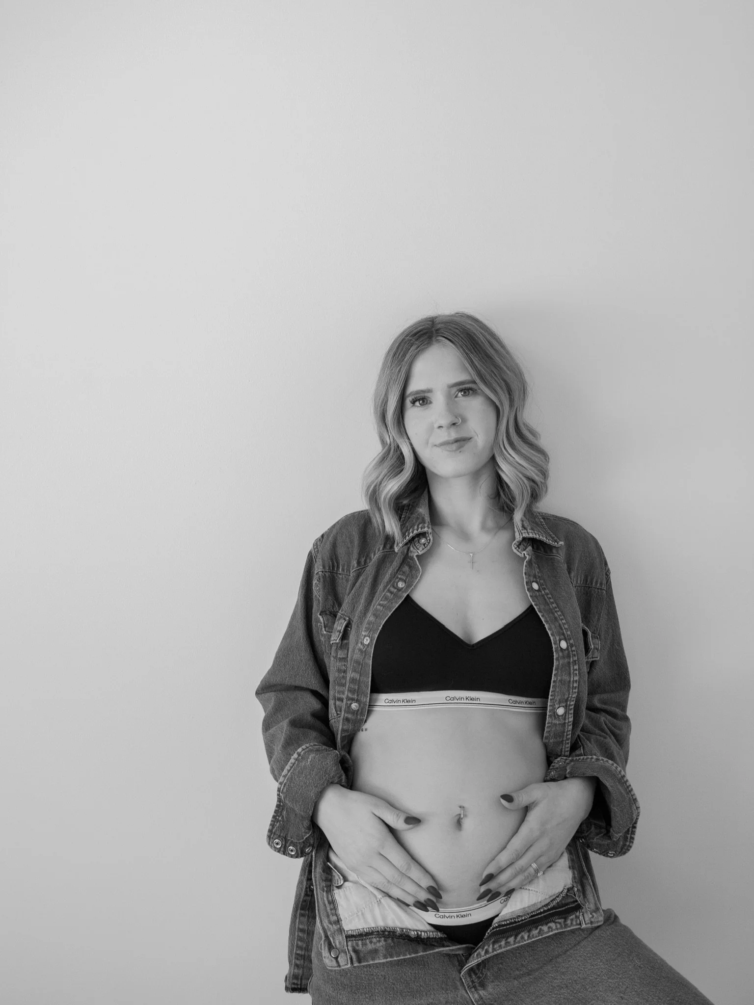 Forever one of my favorite sessions to capture, a growing mama🦋☁️✨

@thewhiteframebrookings @hailey.fossum 

#southdakotaphotographer #maternityphotography #motherhoodjourney #studiomaternitysession #brookingssdphotographer 

KEY WORDS&bull; materni