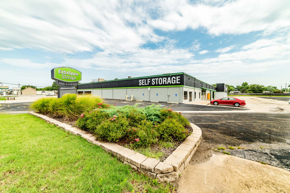 UNDER CONTRACT: Extra Space Storage - Broken Arrow, OK