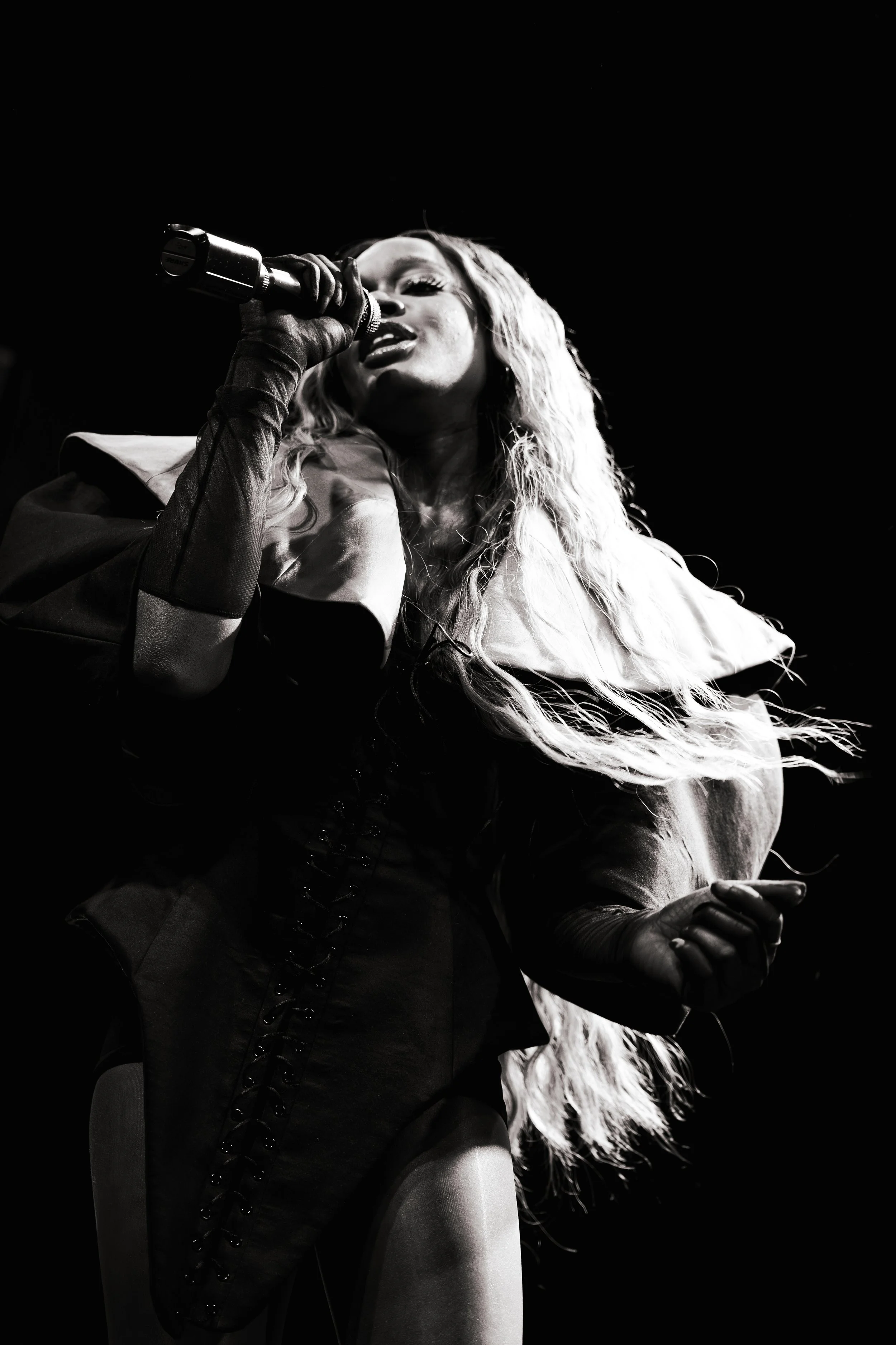 AZEALIABANKS-55MAG(10de27).jpeg