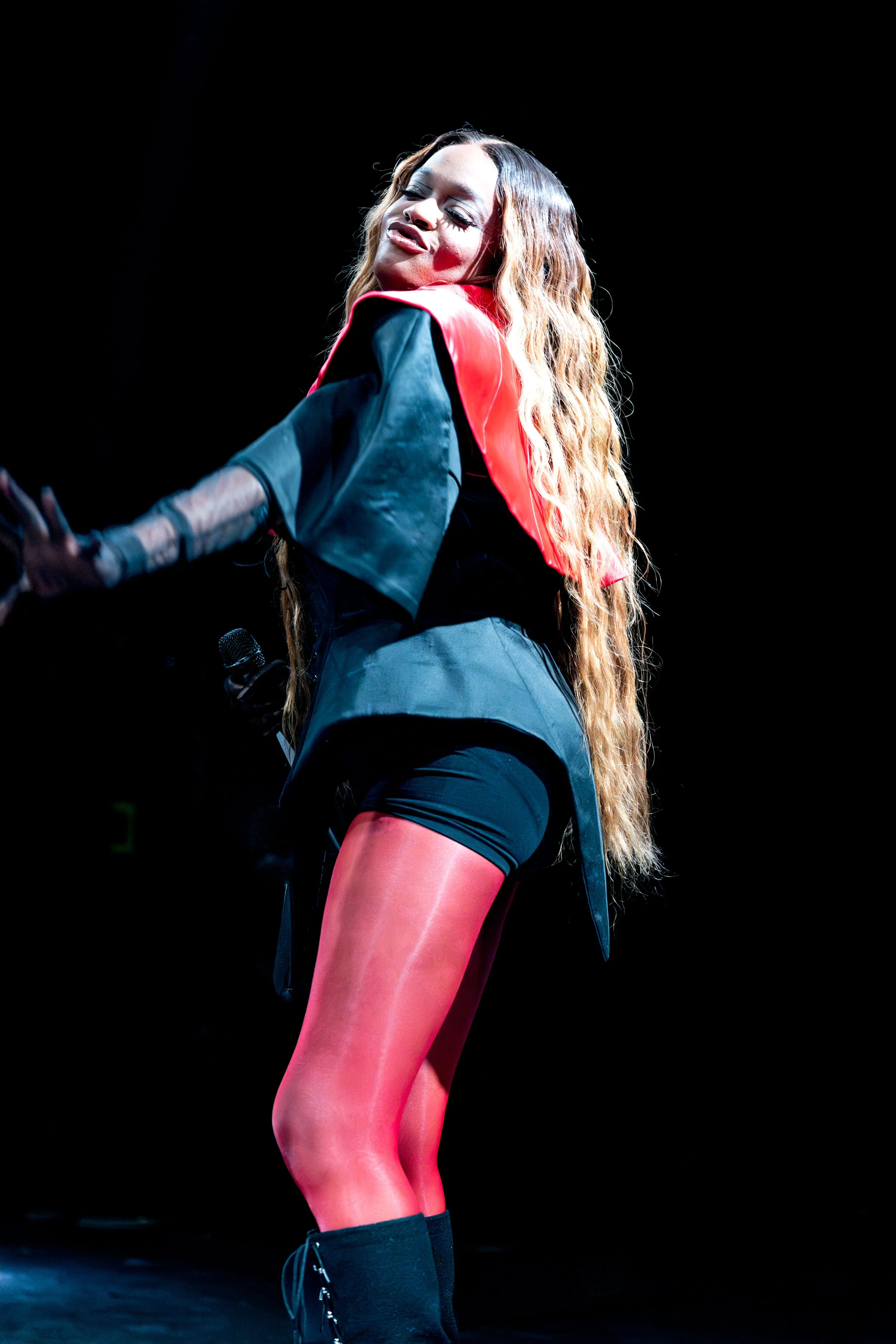 AZEALIABANKS-55MAG(26de27).jpeg