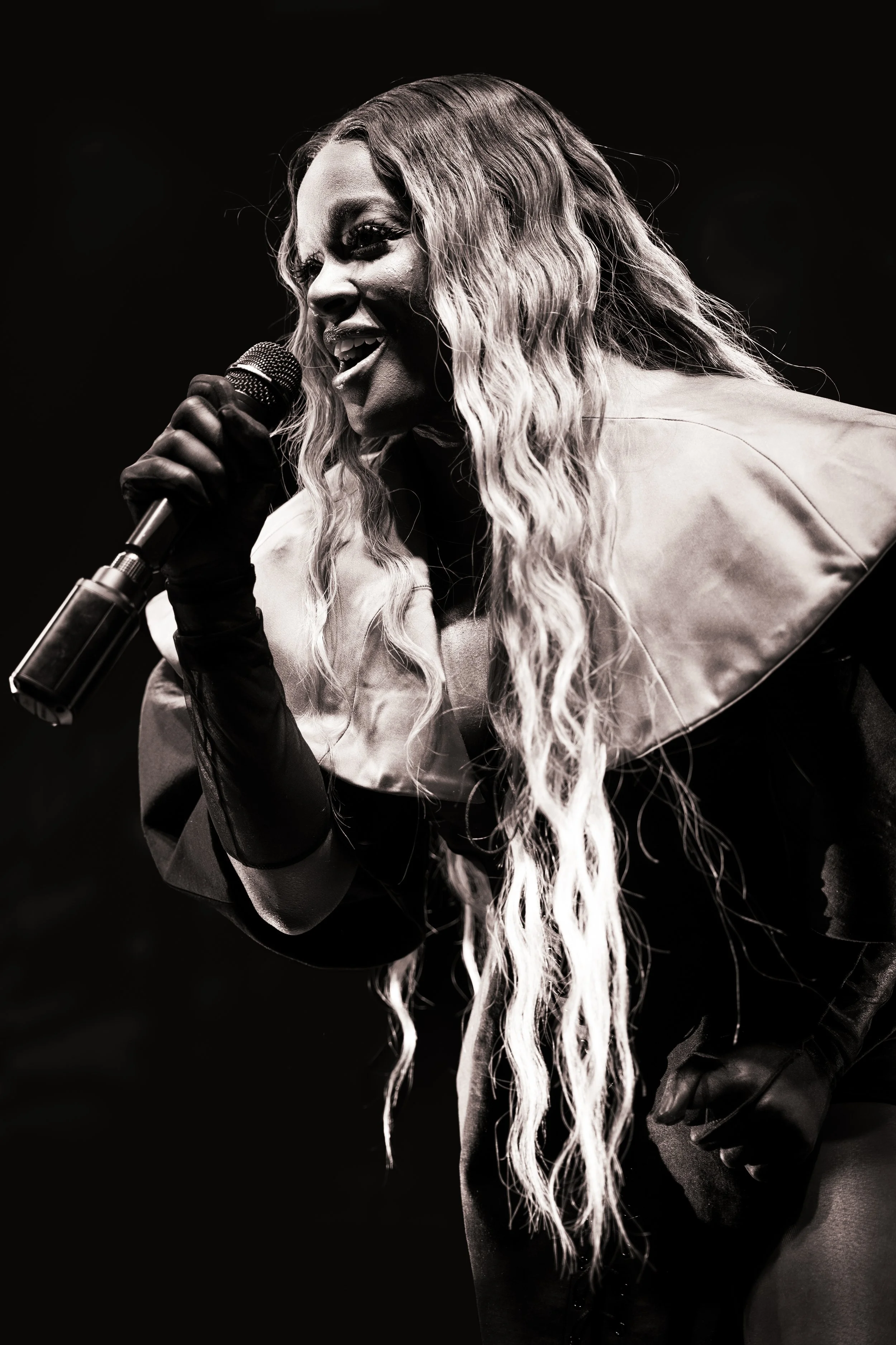 AZEALIABANKS-55MAG(11de27).jpeg