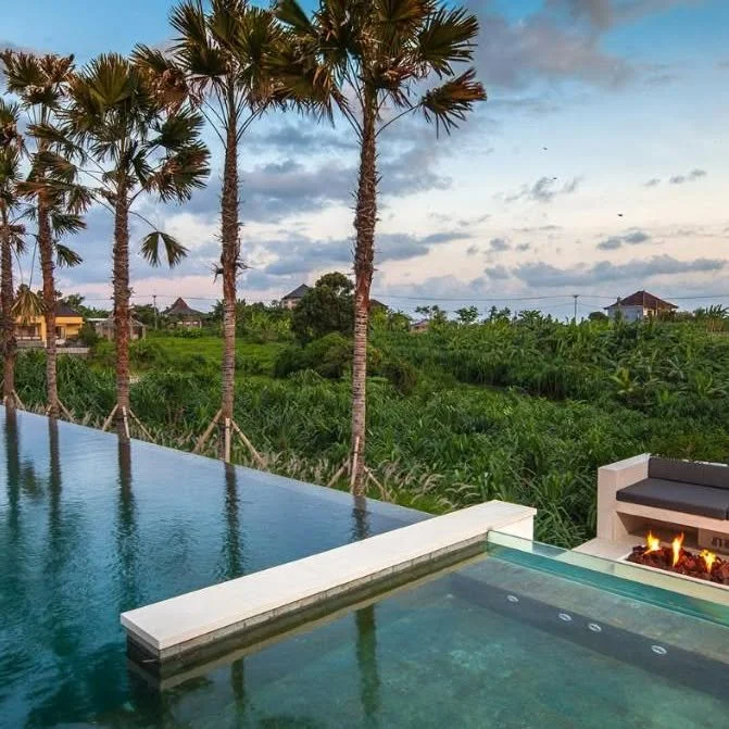 Welcome to The Palm House, Bali 🌴
Experience luxury villa living at this contemporary retreat located amongst the picturesque rice fields in Bali’s Canggu area. 
The Architect and Interior Designer, Felipe Gonzalez (SUKYF & Architects) a