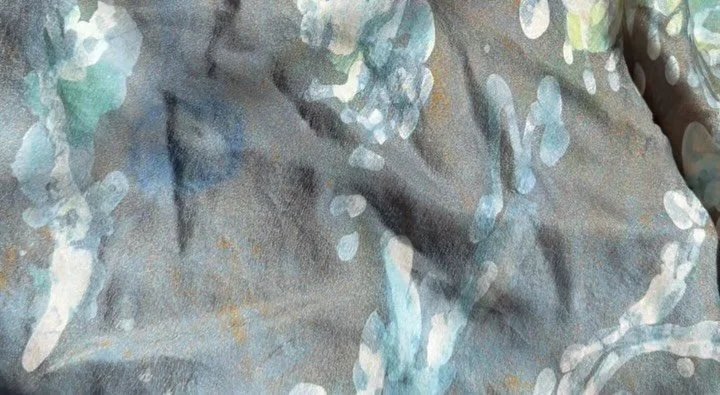 Looking forward to doing some more silk batik pieces this summer! But for now here&rsquo;s a bit of the process behind one of my favourite pieces from last August🌞

What should the next batik piece be? A batik wall art piece or a silk scarf like thi