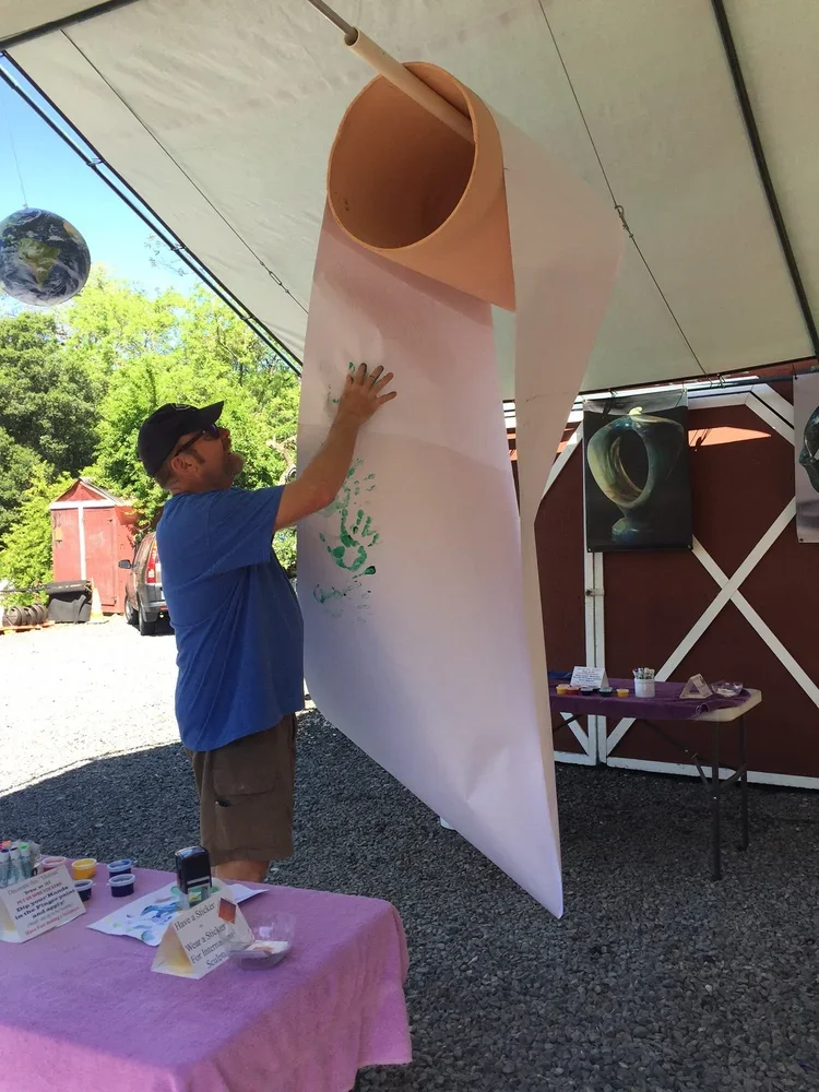 T Barny Rocks his Art