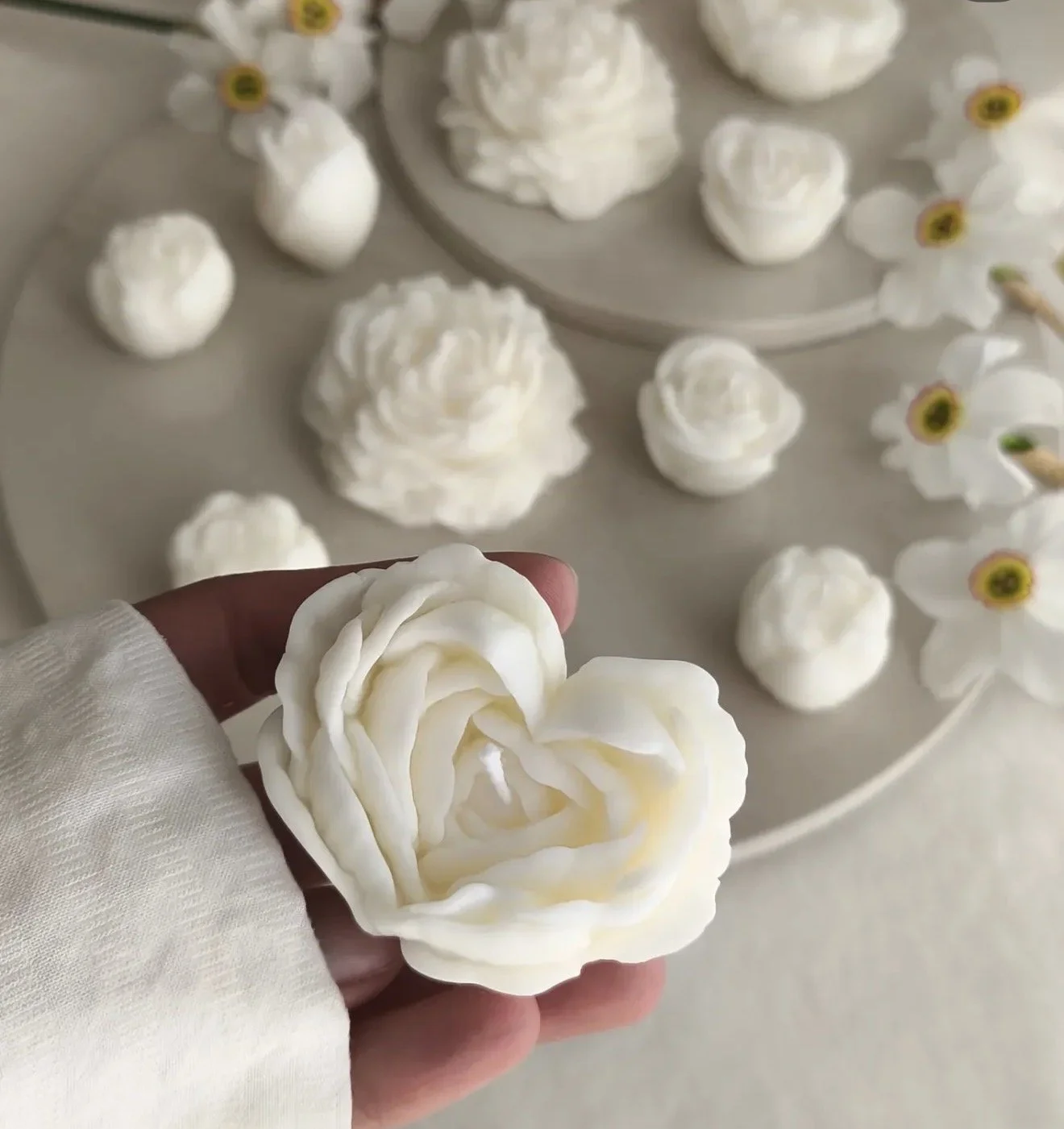 Handcrafted white rose soy wax melt made with natural ingredients by Candle Club Company in Connecticut, perfect for home fragrance and gifts.