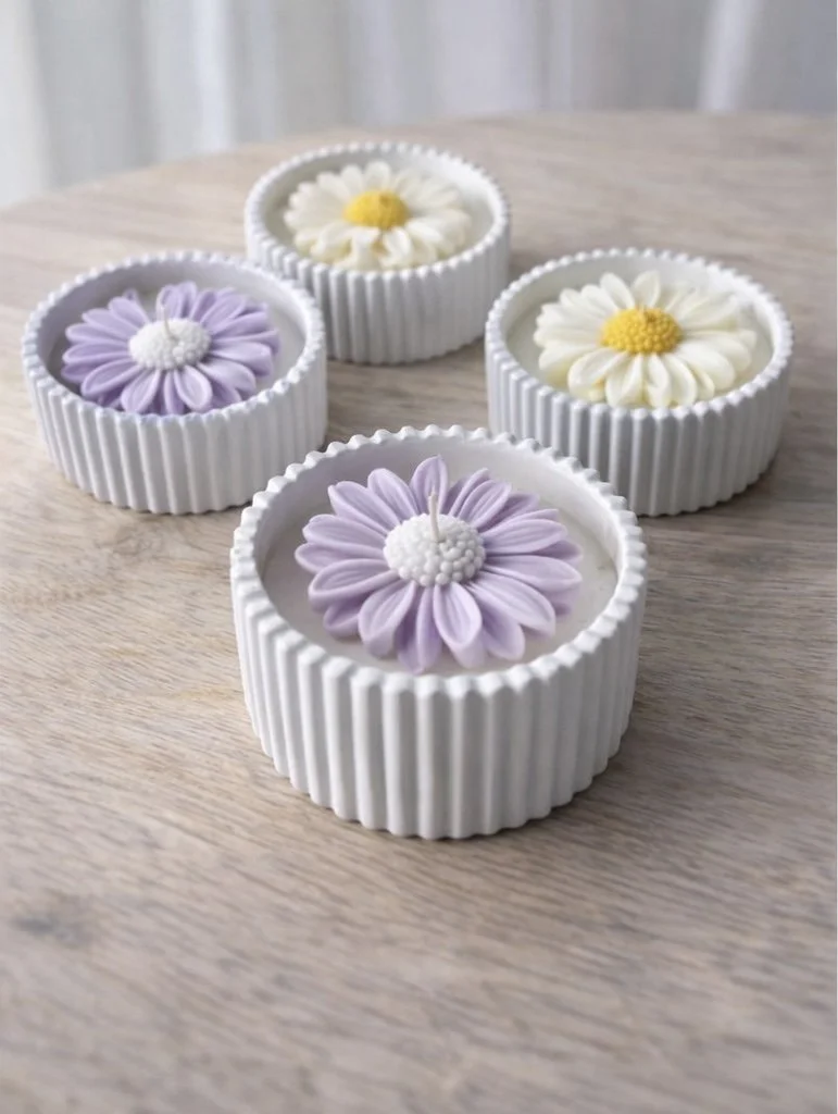 Daisy Bloom Mini Floral Soy Candle – Handmade in Connecticut