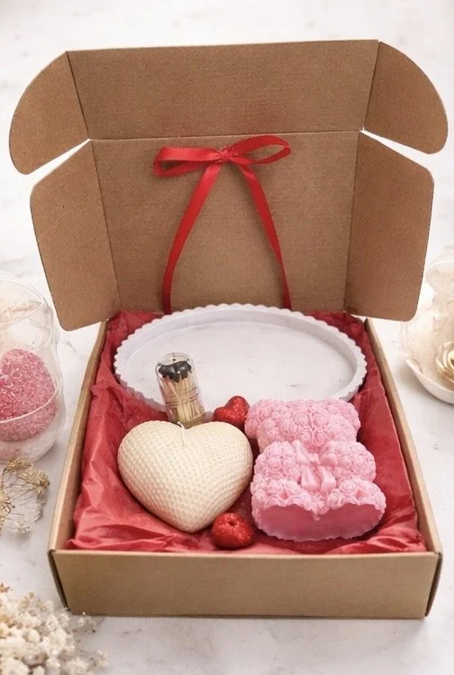 Valentine’s handmade candle gift box featuring heart candle, floral bear candle, matches, and gift-ready packaging