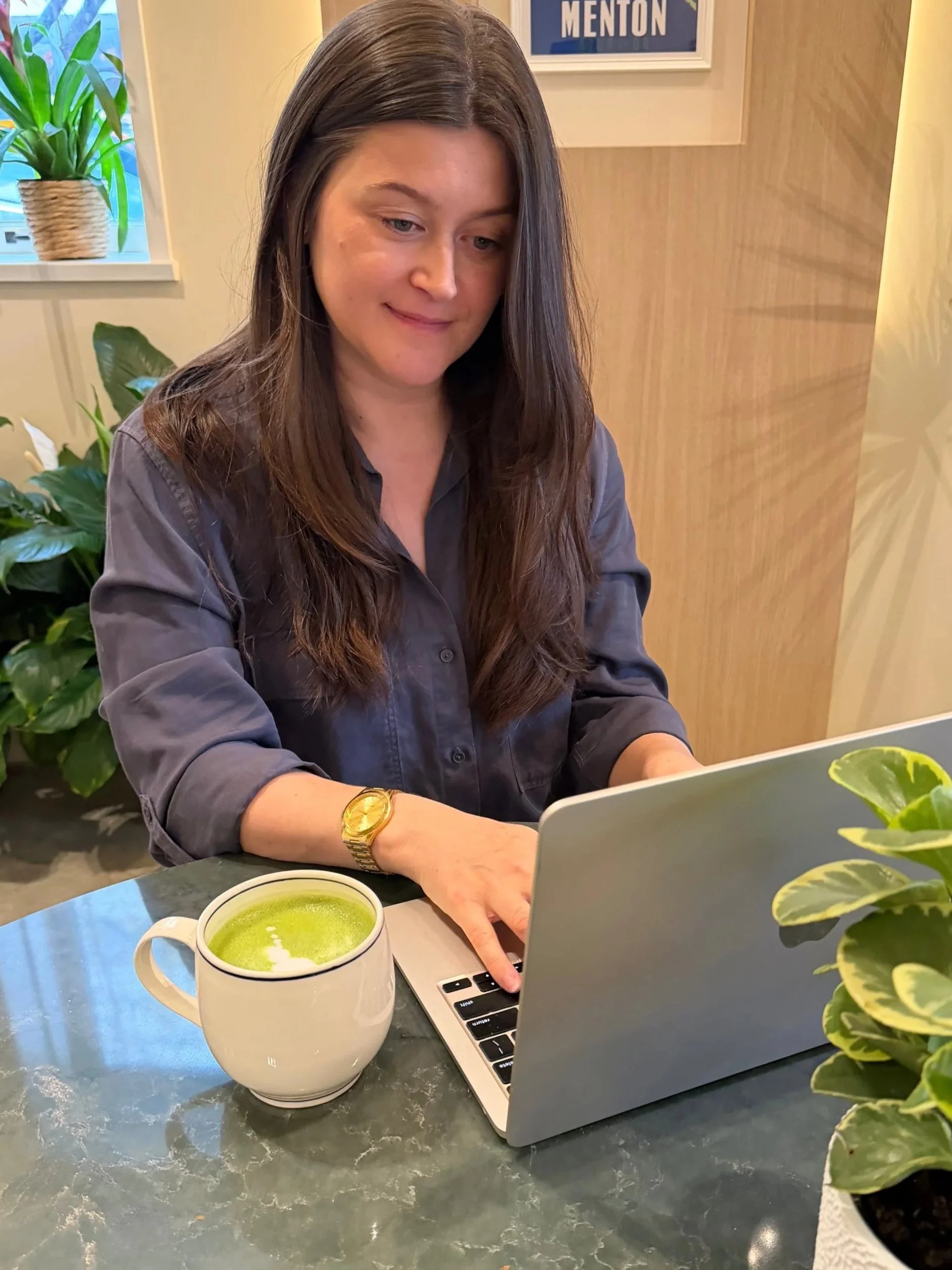 fertility holistic nutritionist working on fertility meal plan with hormone balancing foods