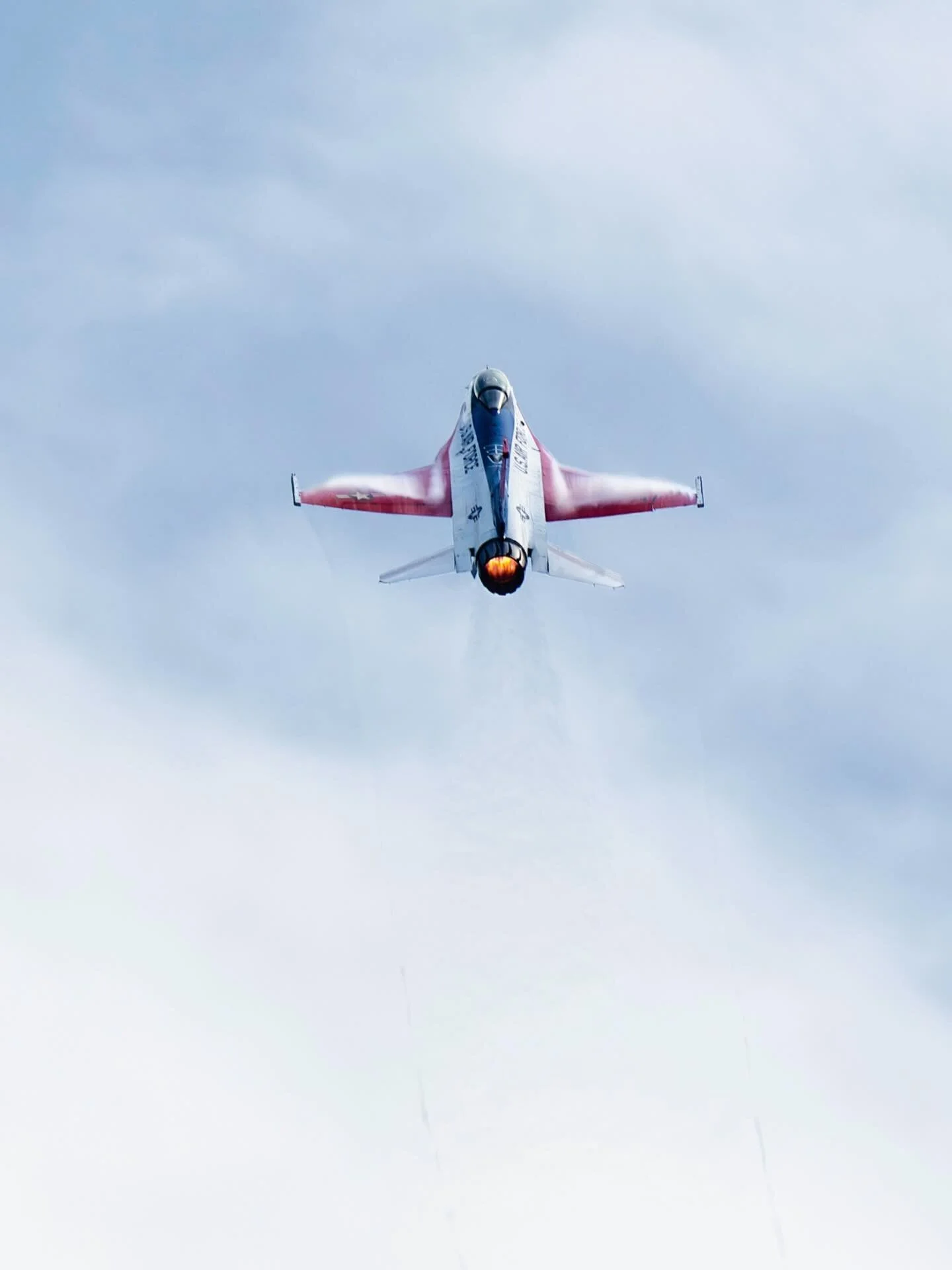 Very fortunate to get to see these guys do their thing! Incredibly impressive pilots and machines, and then I get to snap a few amazing photos! @viperdemoteam #aviationphotography #aviationnerd #tothemoon
