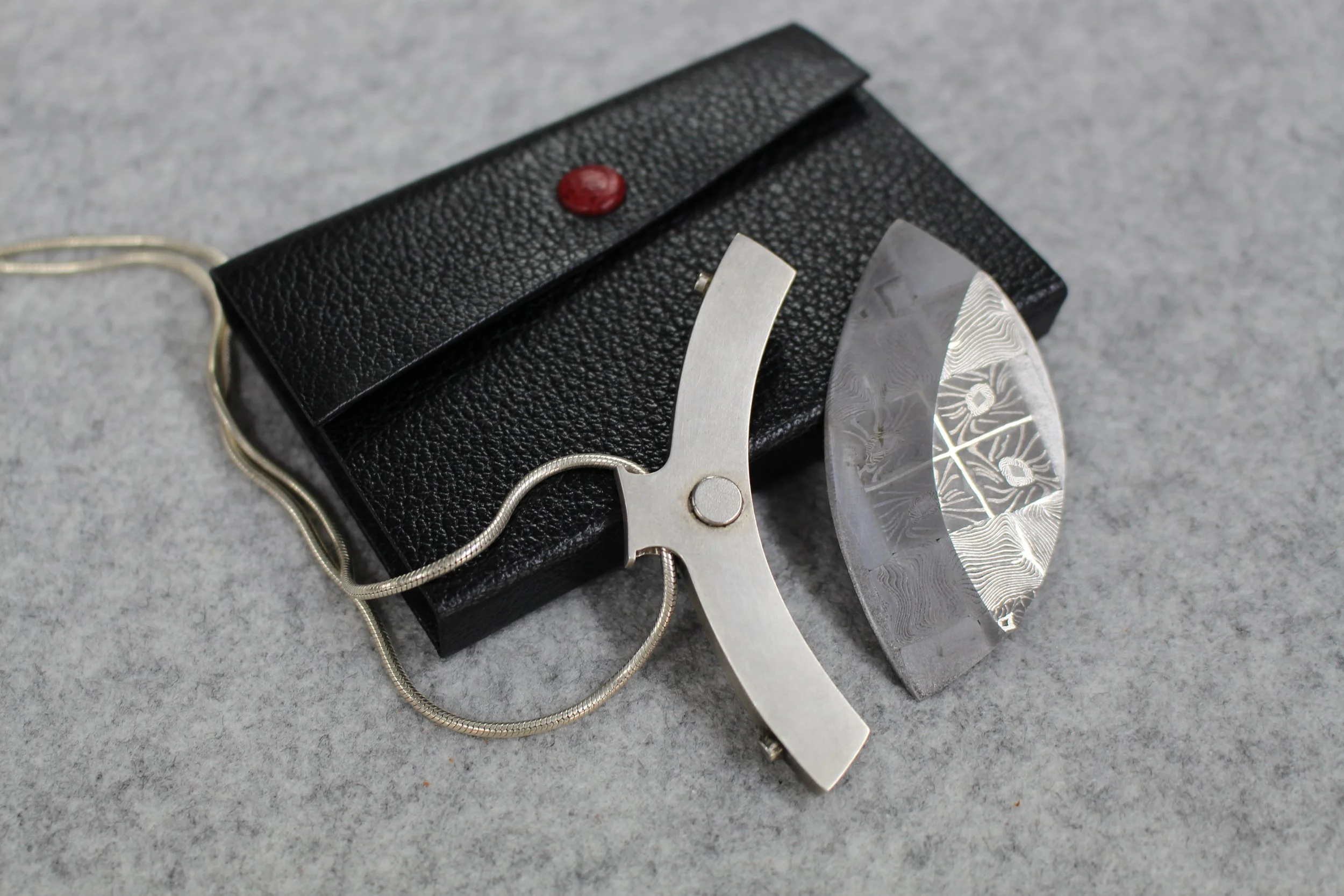 Chantal Gilbert_she blades_pendentifs92.JPG