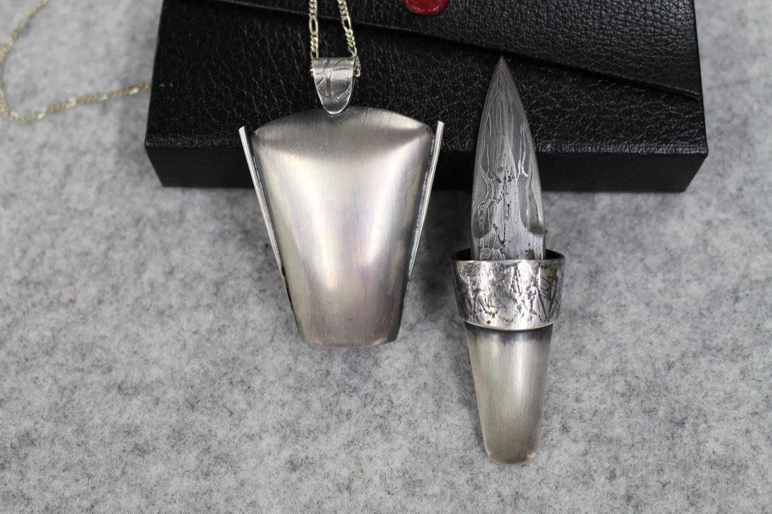 Chantal Gilbert_she blades_pendentifs6.JPG