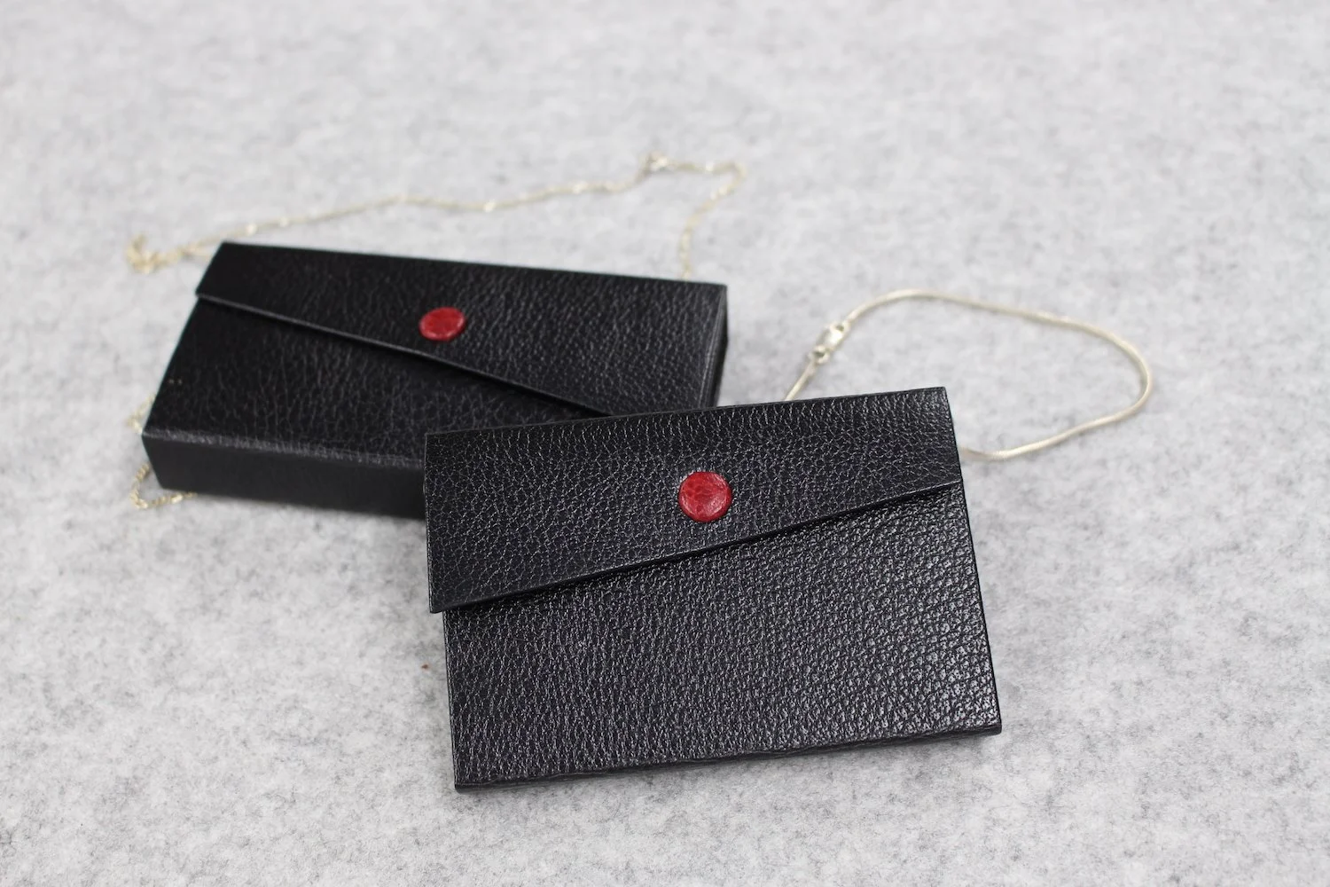 Chantal Gilbert_she blades_pendentifs1.JPG