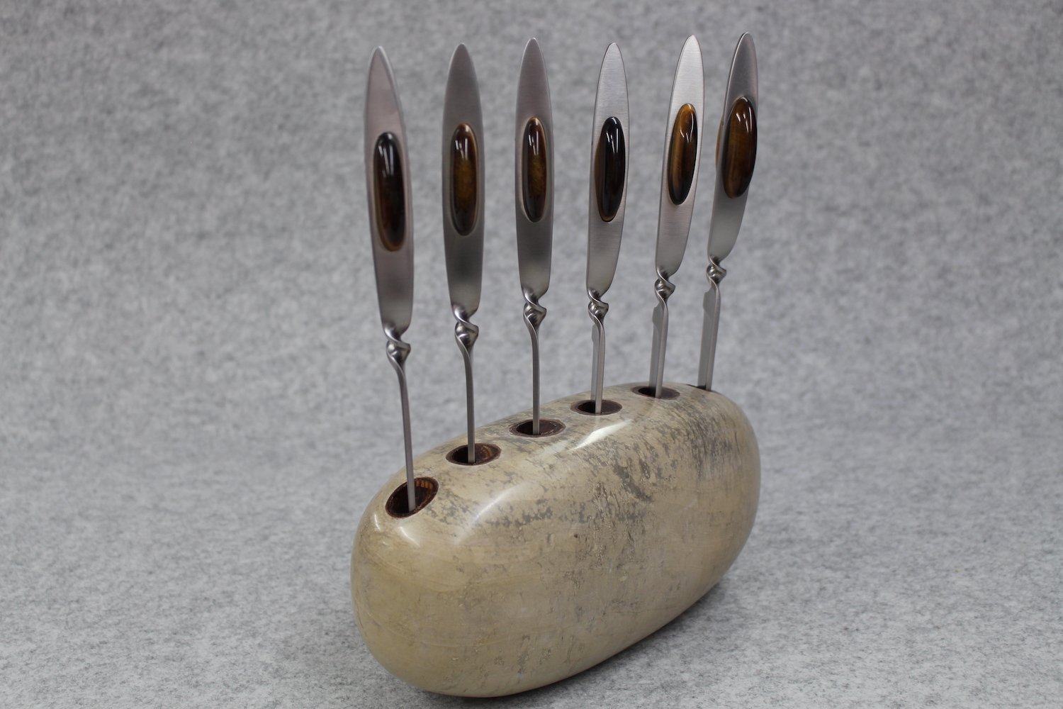 Sylvie Pauliac_she blades_galet1.JPG