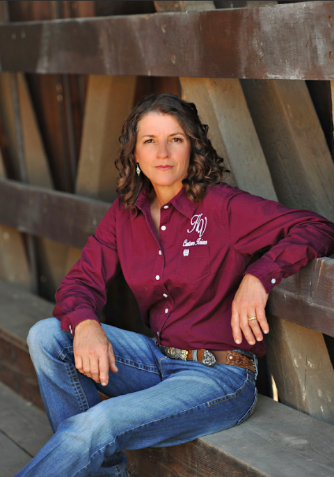 Kelly Vermeer Vella, knife maker USA, handmade knife for SHE BLADES, first woman to win forged in fire