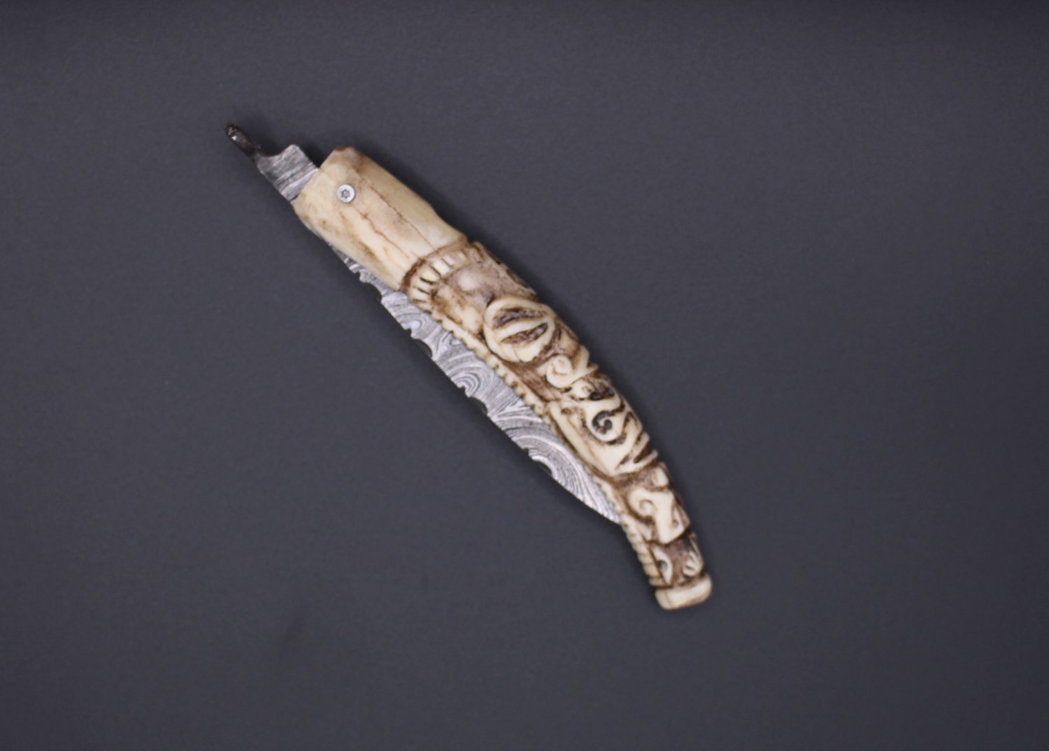 Couteau pliant gravé Sophie Fauré B3.JPG