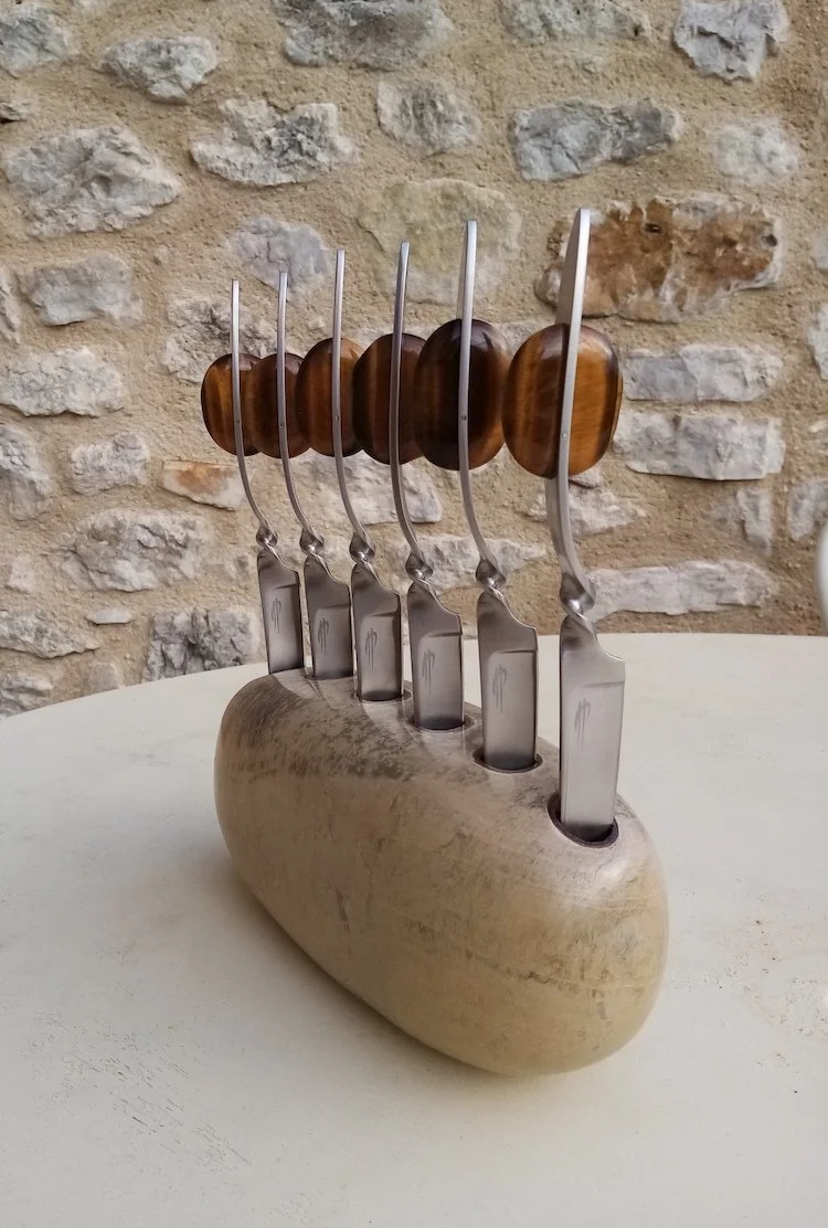 O de T avec support galet_par 6_Sylvie Pauliac_SHE BLADES_woman knife maker.jpg