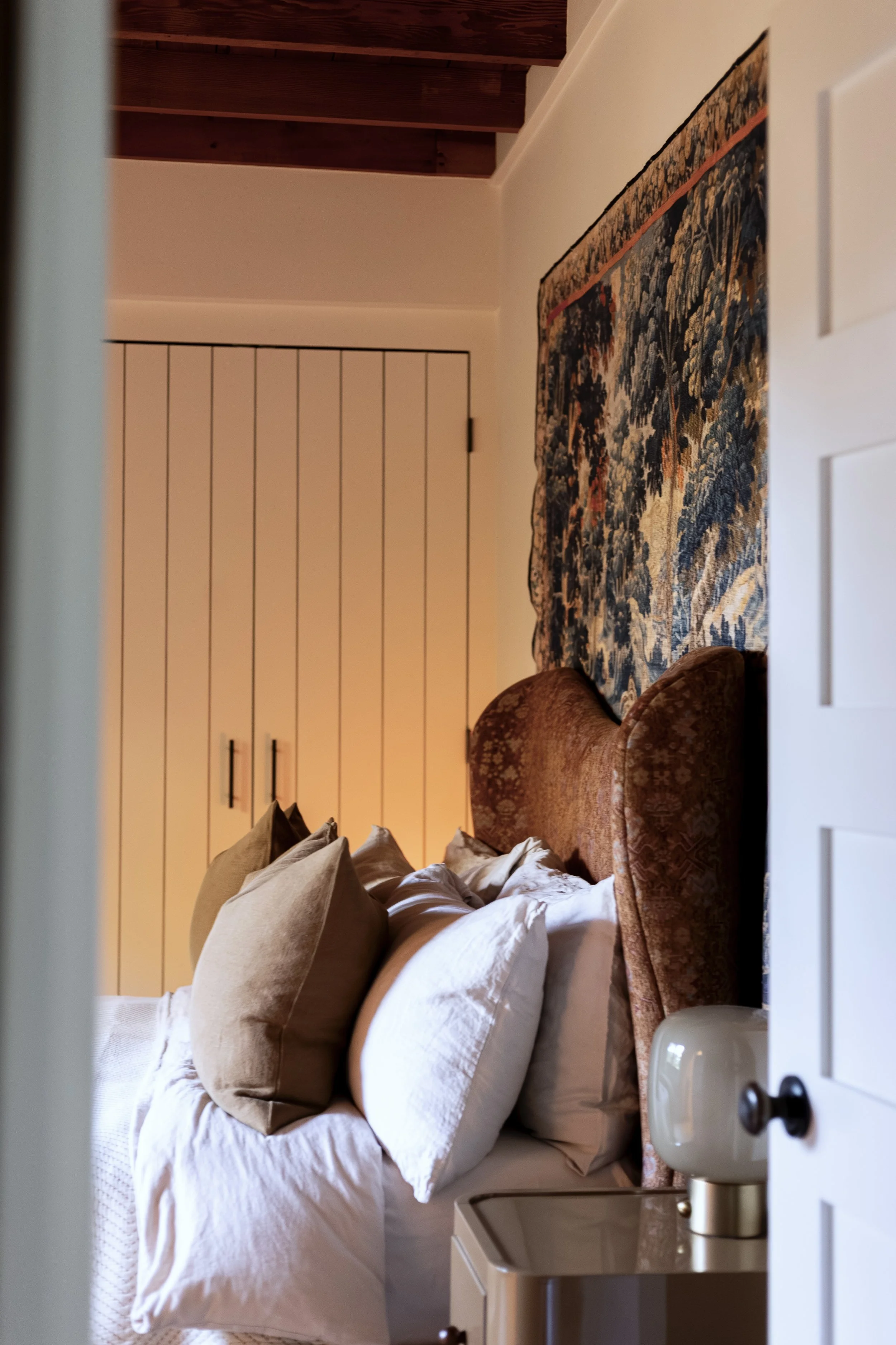 How to Create a European Style Bedroom Without Traveling to Paris