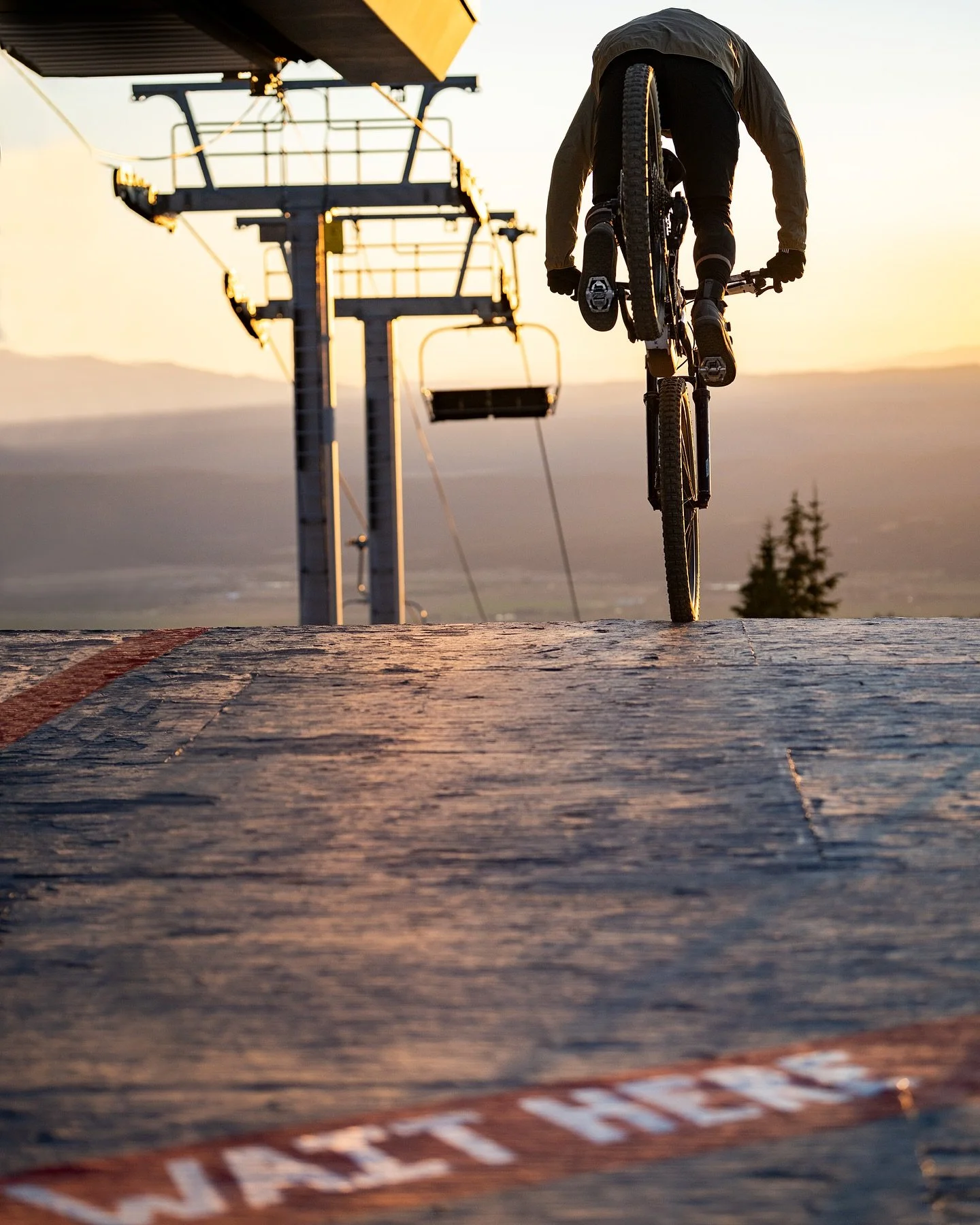 Enjoyed the late afternoon Summer light from the top of @brundagemtn with @braydonbringhurst and @badgal_brooky . When the light faded, our stoke didn&rsquo;t. #mccall #rideidaho