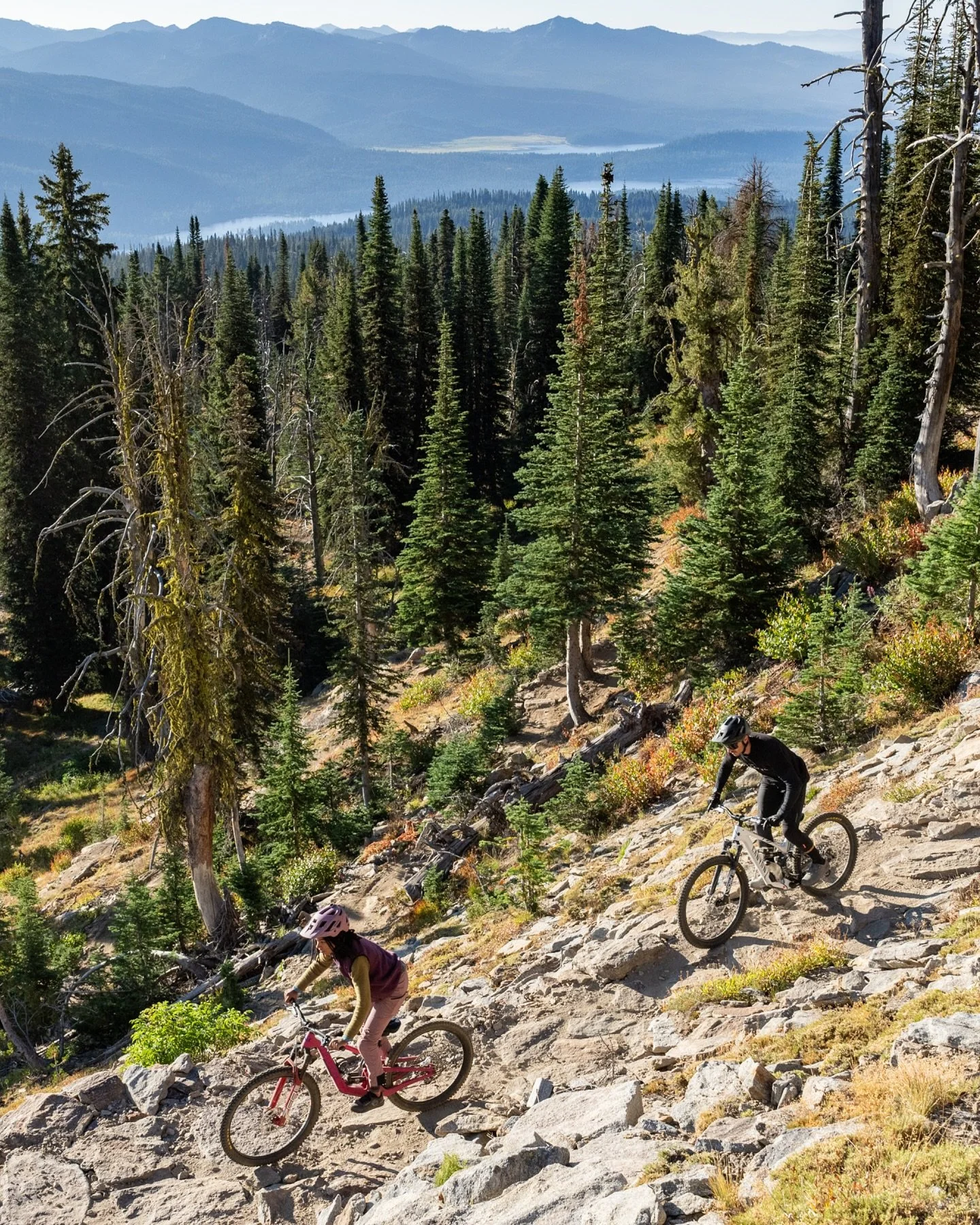 Visited McCall last Summer to look for mtb adventures and found the heart of what Idaho has to offer mountain bikers.
Over the week we sampled the @brundagemtn bikepark and their backcountry trail Brundage to Bear Basin that accesses a 12 Mile descen