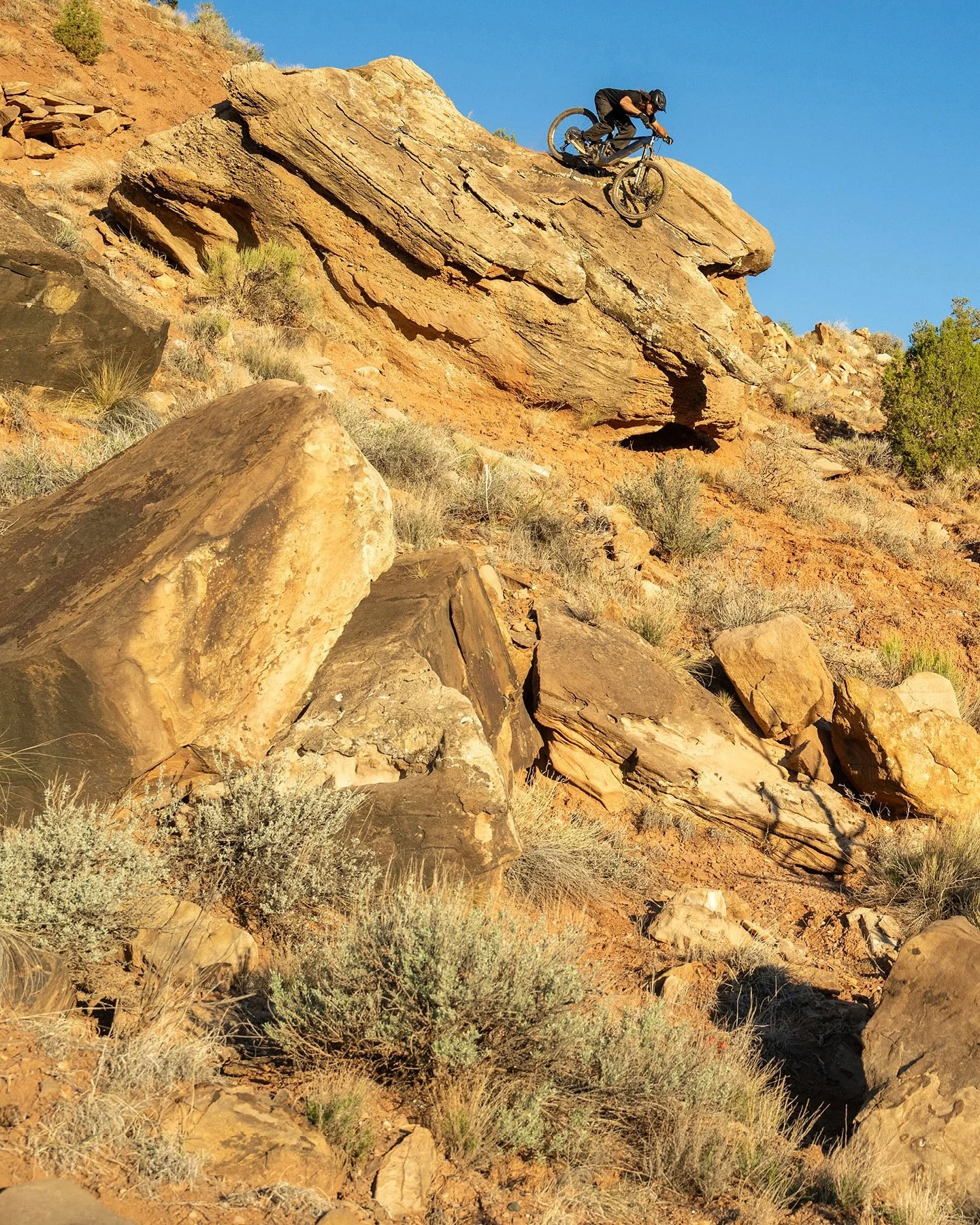 The Intense Tazer was aggressively put to the test by @dakodaosusky on some steep Utah terrain. Stoked to see @intensecycles stepping up and the dedicated crew behind the bike brand. It was a really good time working with Dakoda, @jimi_sendricks , &a