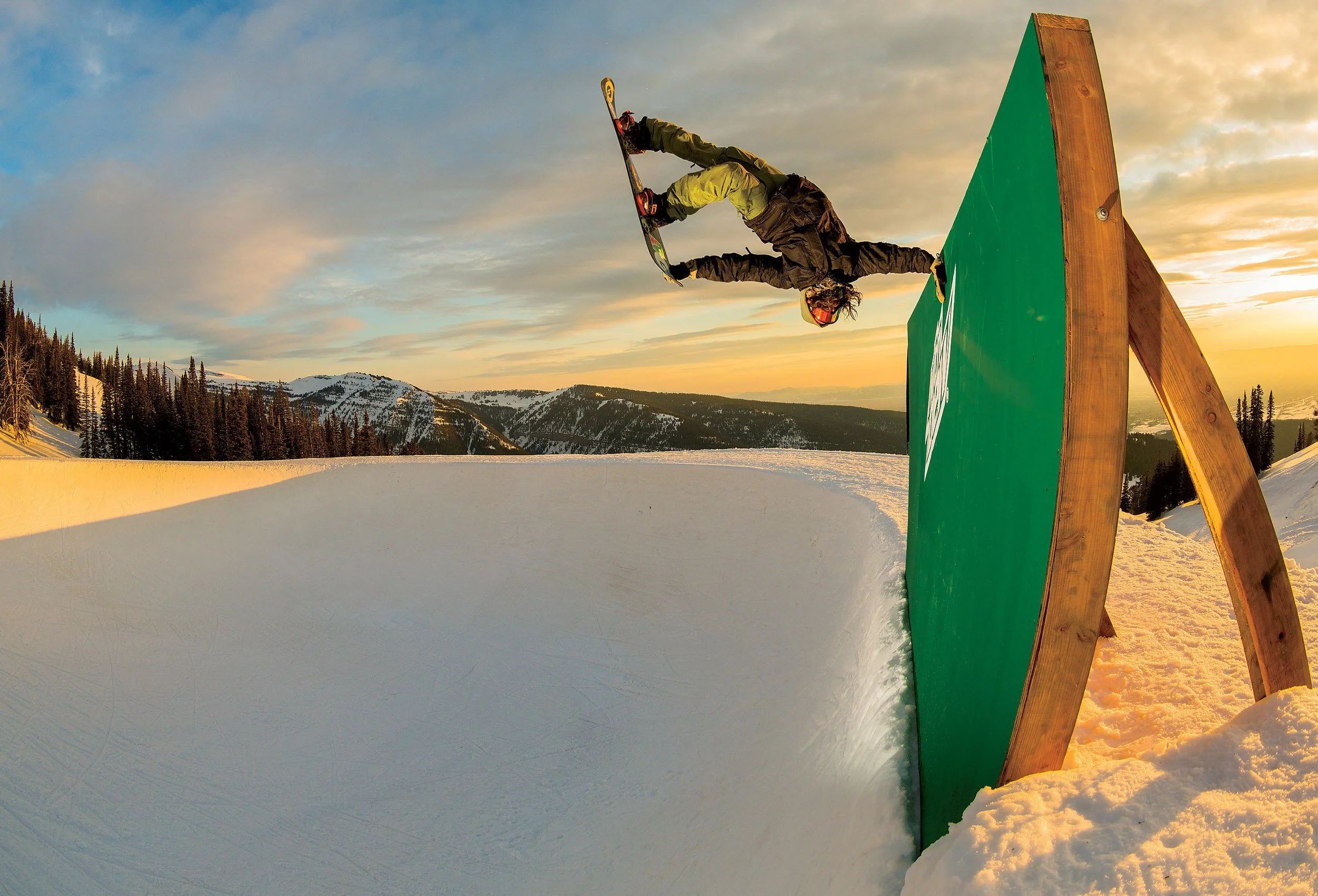 Snowboarding-043-DannyDavis-PeacePark-GrandTargee-WY-ChrisWellhausen.jpg
