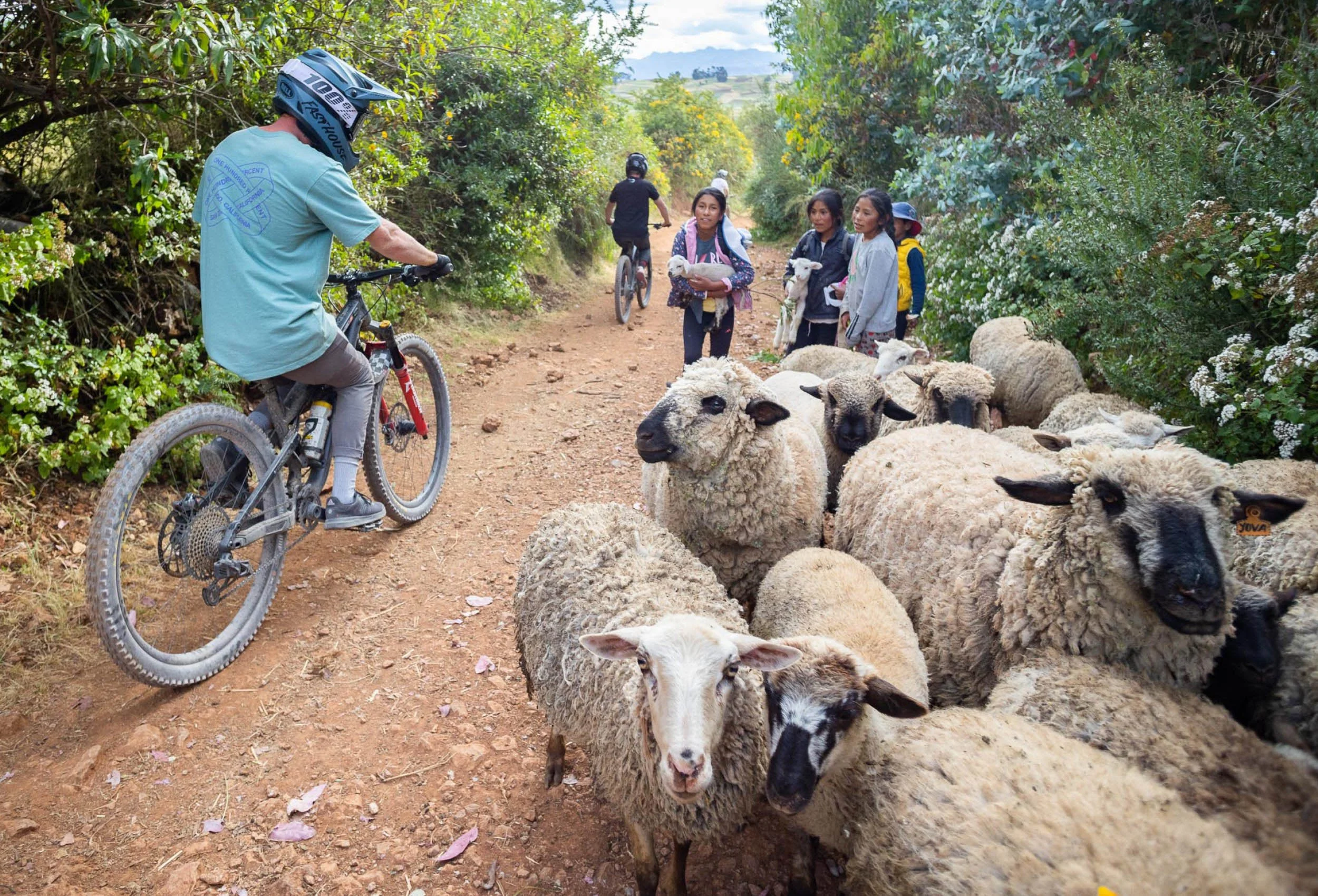 Timeless-Mtb-264-GarretMechum-SacredValleyOfTheInca-Peru-ChrisWellhausen.jpg