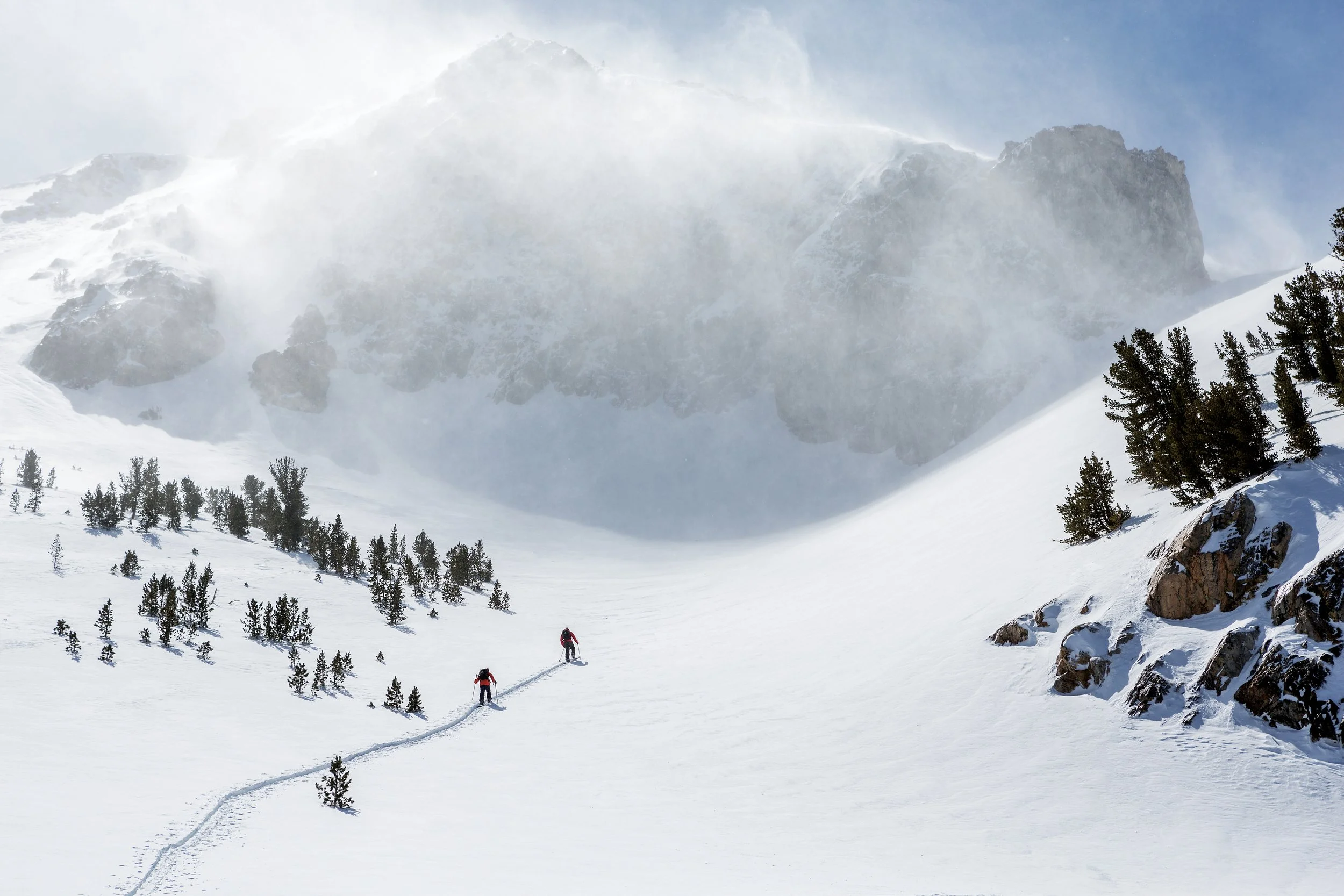 100-Snowboarding-JuneMountain-to-Mammoth-Traverse-ChrisWellhausen.jpg