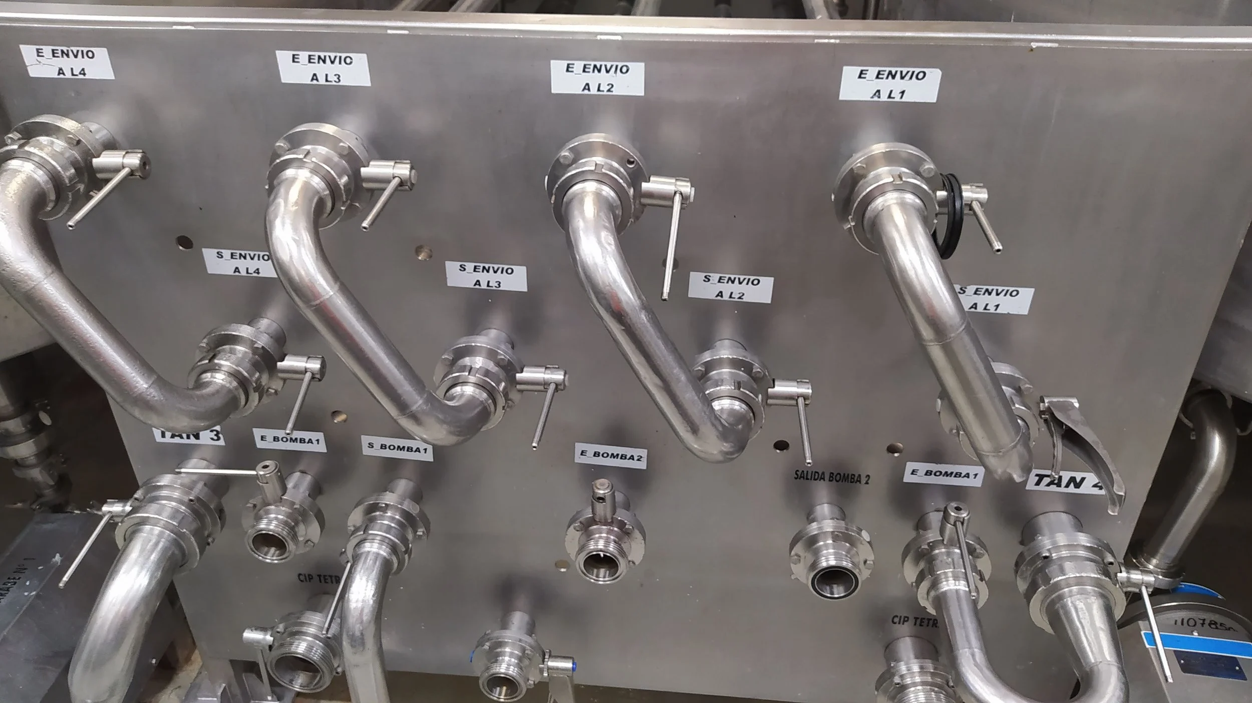 Manifold de acero inoxidable con válvulas para distribución de proceso