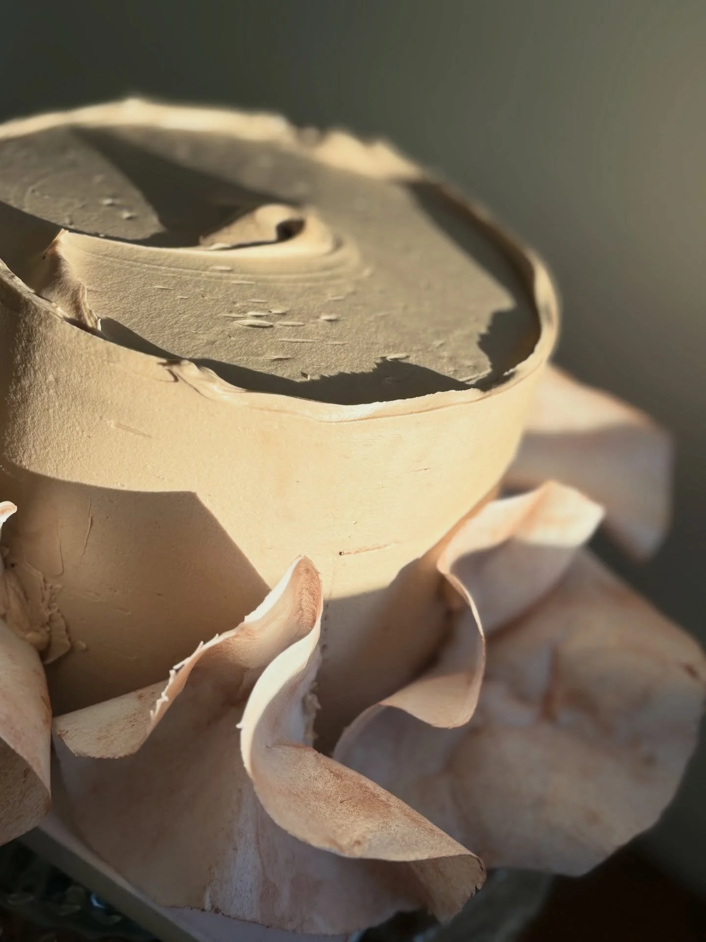 Minimalistic, but not basic
Meet The Cookie Monster 🍪 Serious main character energy over here 
Rich chocolate cake dotted with cookie dough smothered in cookie butter Swiss meringue. 

May calendar is open for your special moments to become a little