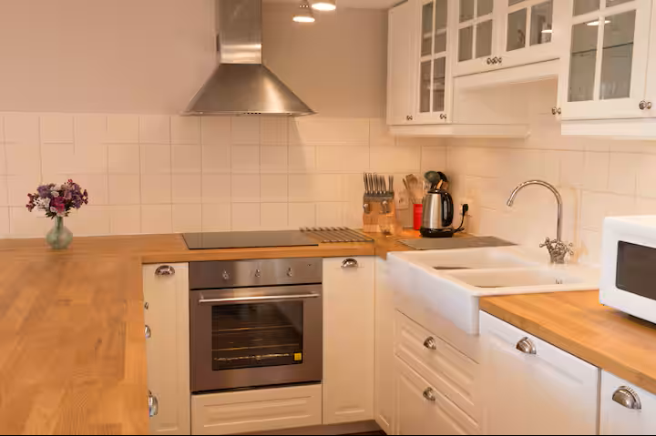 close up kitchen.png