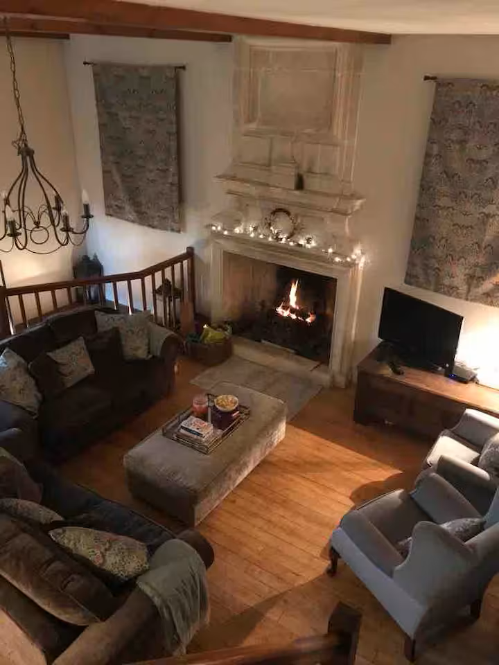 top view of winter lounge.png