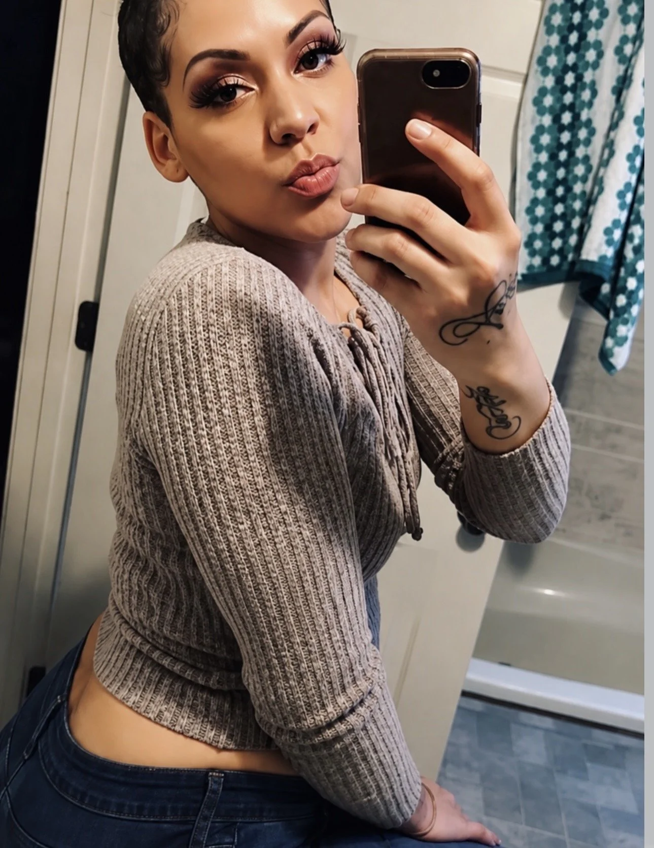 Olivia Medeiros — LoveNestxx Member