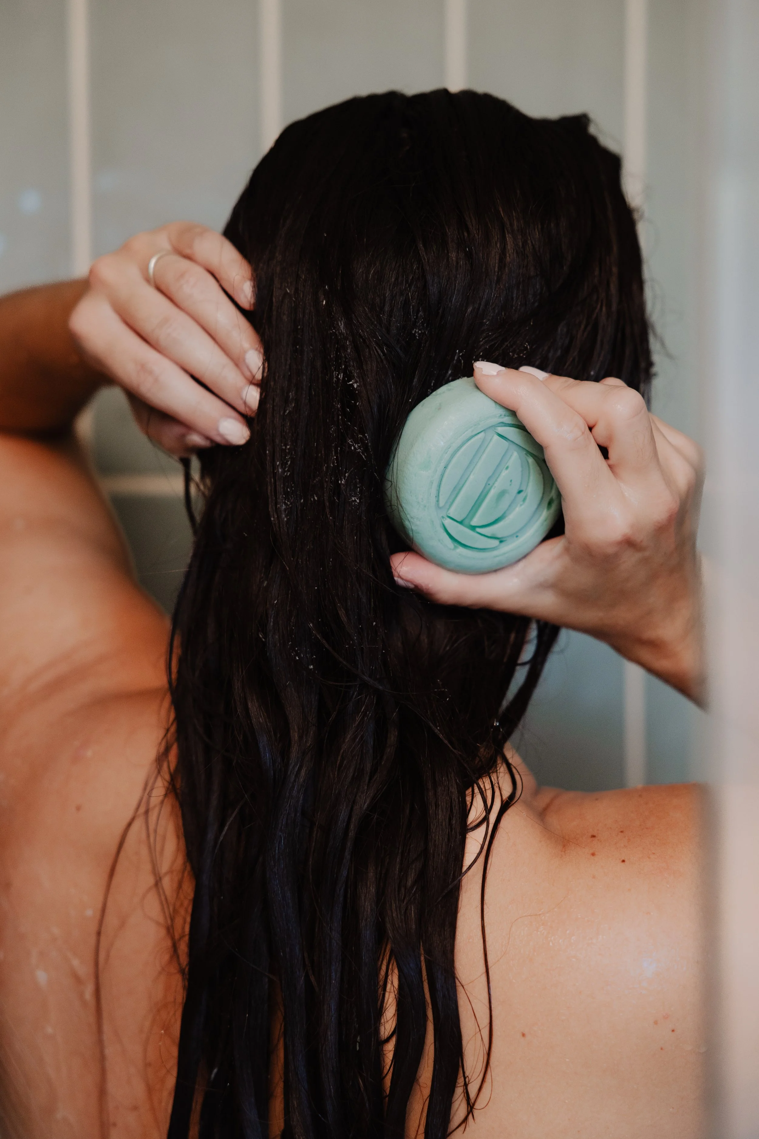 Winter Scalp Care Ritual: Nourishing Your Roots with the Dolgio Conditioner Bar