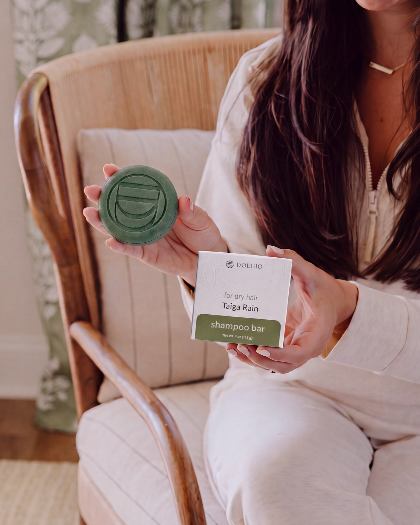 she+is+holding+shampoo+bar.png