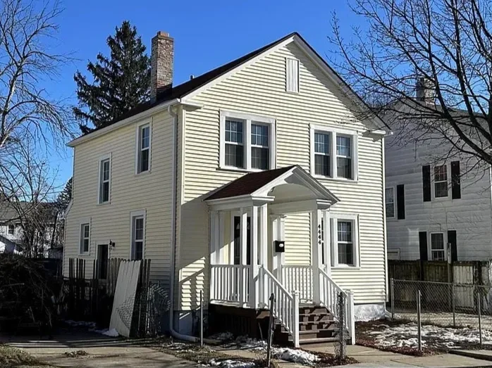 Warm & Welcoming Garden Homes Cottage
