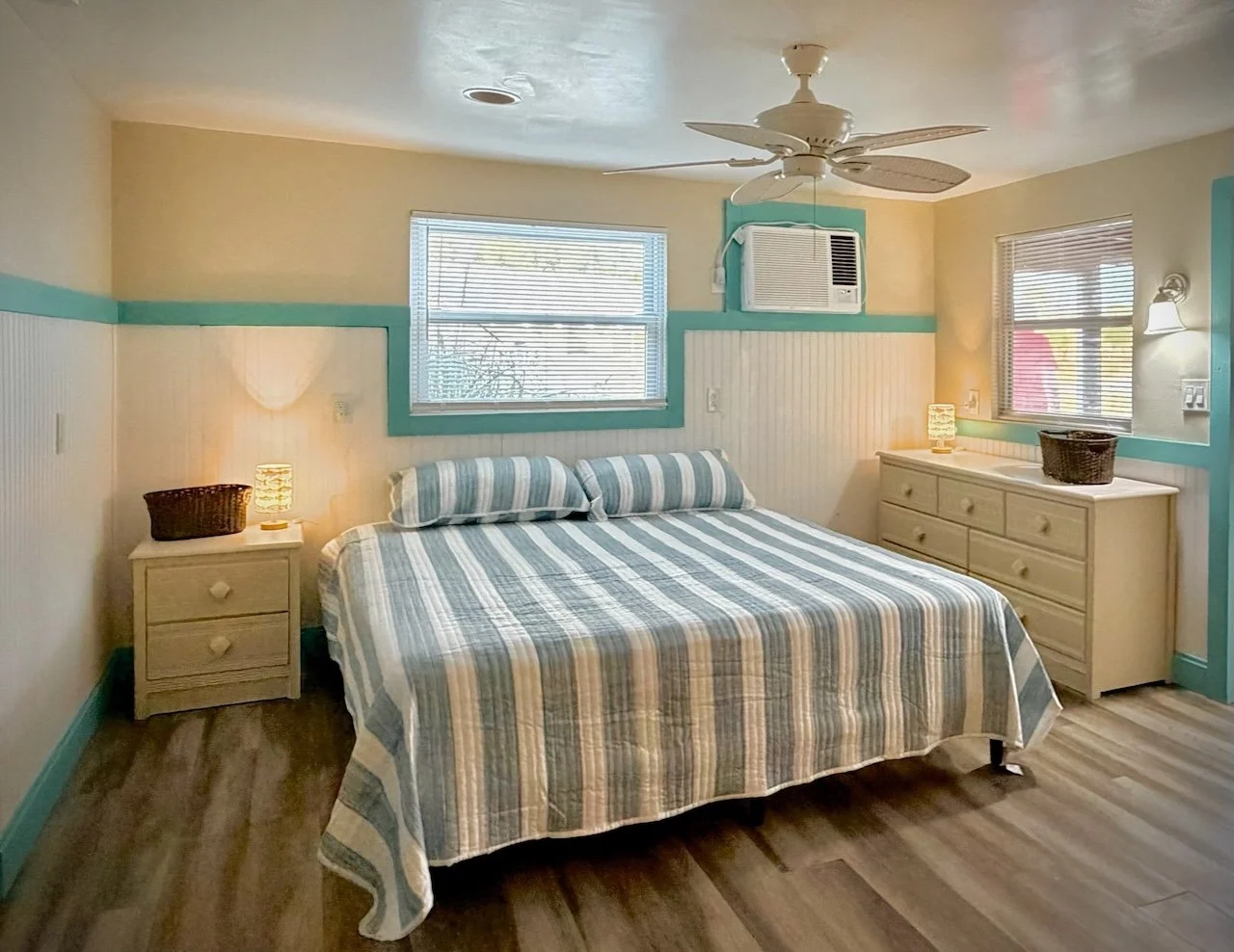 lodging_cabin 4 queen bed